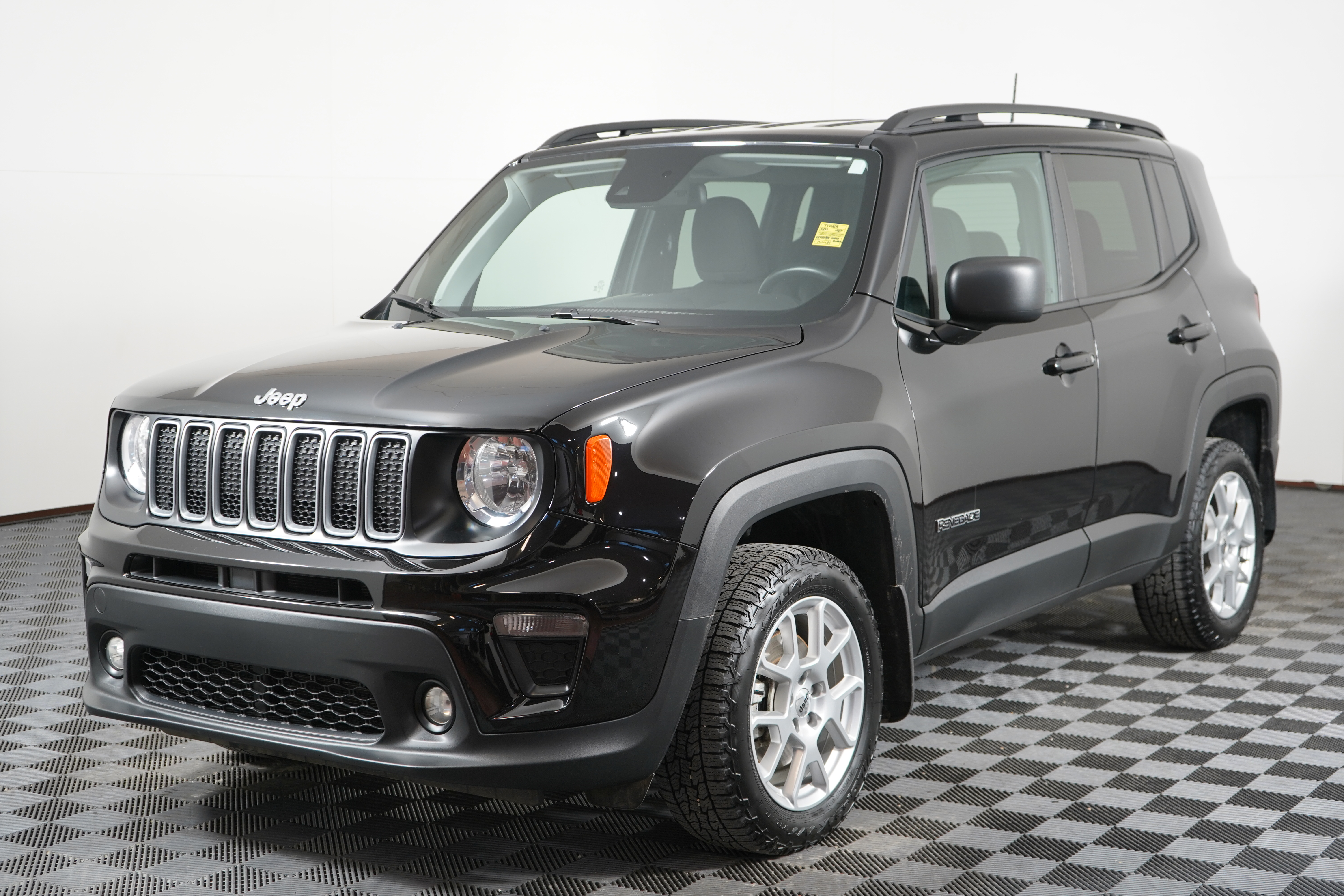 Black Clear Coat 2022 Jeep Renegade Latitude 4WD SUV / Crossover Four-Wheel Drive Automatic