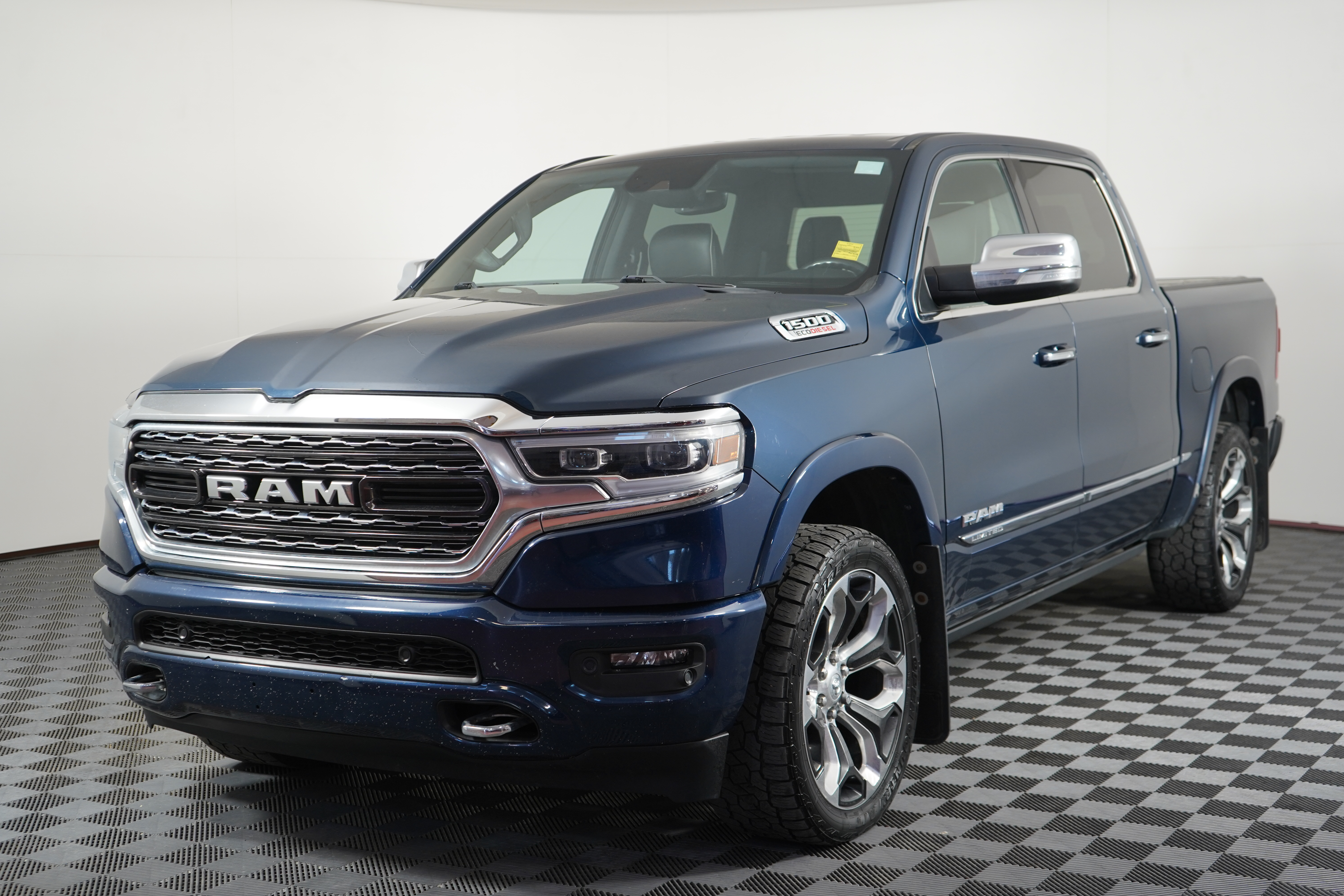 Patriot Blue Pearl Coat 2022 RAM 1500 Pickup Truck Four-Wheel Drive Automatic