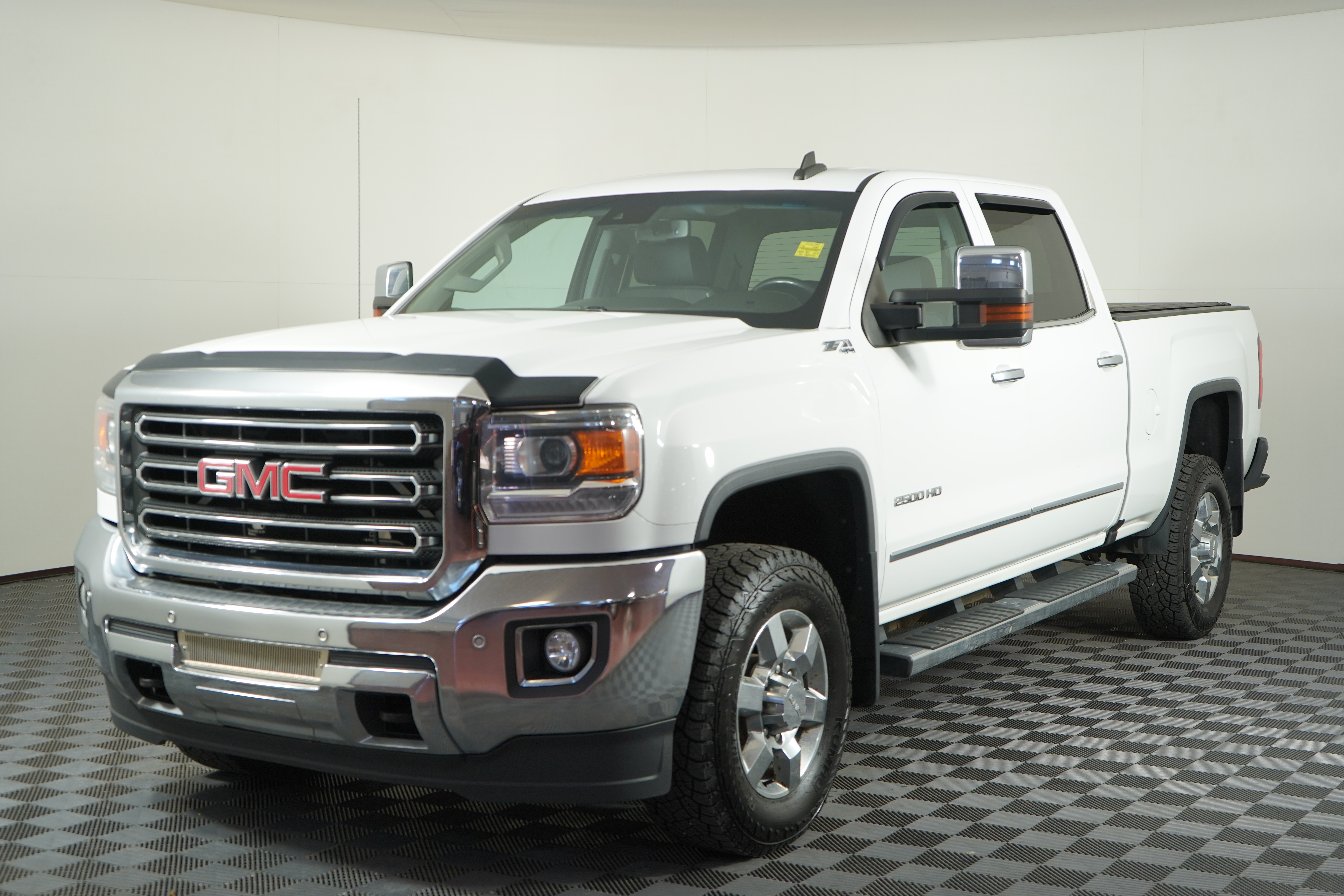 White 2016 GMC Sierra 2500HD Pickup Truck Four-Wheel Drive Automatic