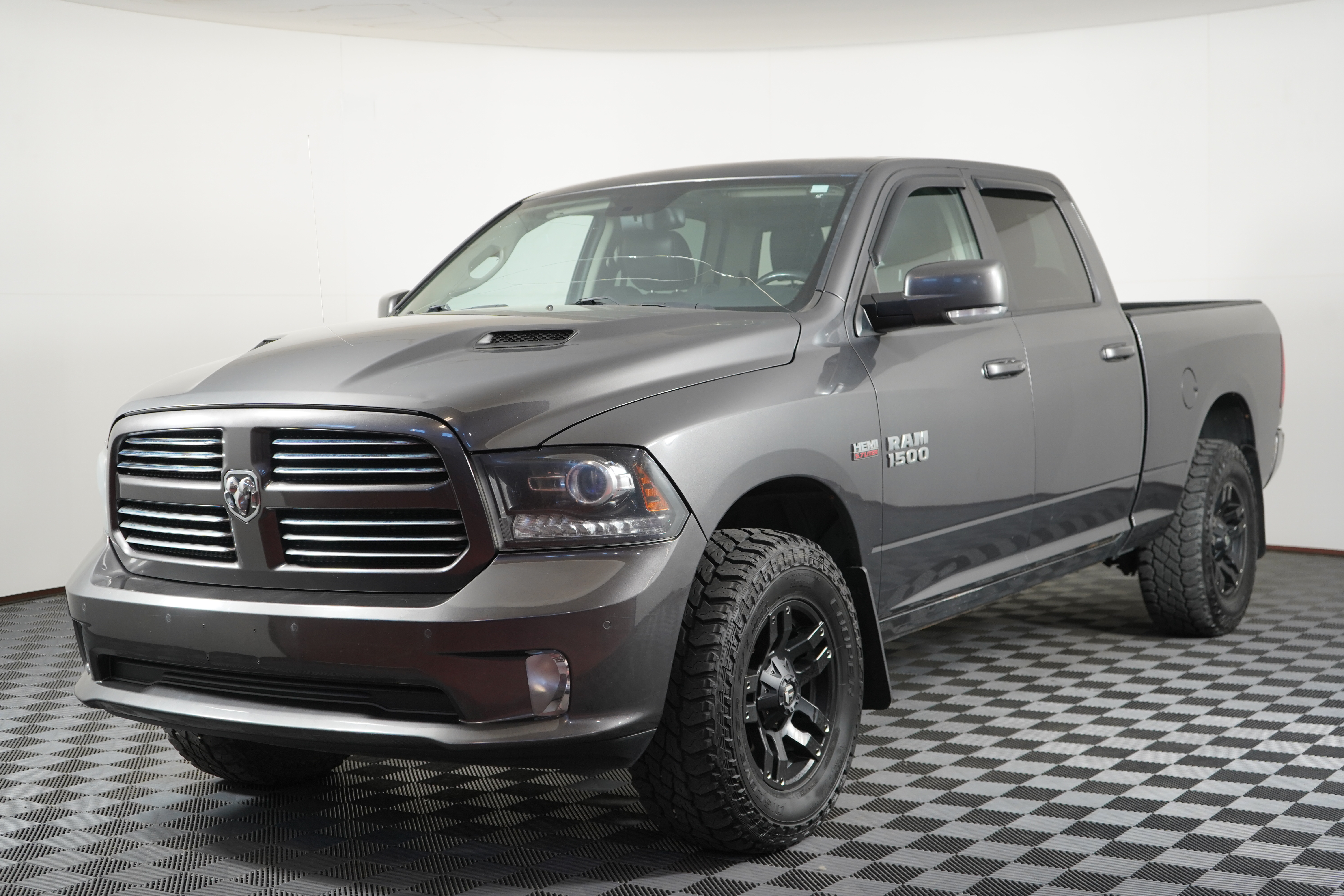 Granite Crystal Met Clear Coat 2016 RAM 1500 Pickup Truck Four-Wheel Drive Automatic