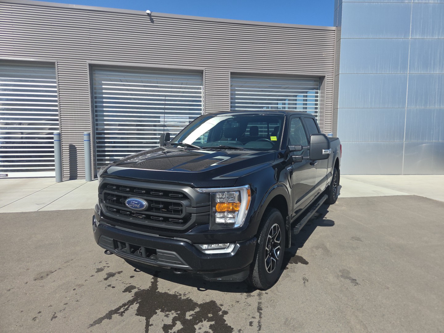 Ford F-150 XLT SuperCrew 4WD 2022