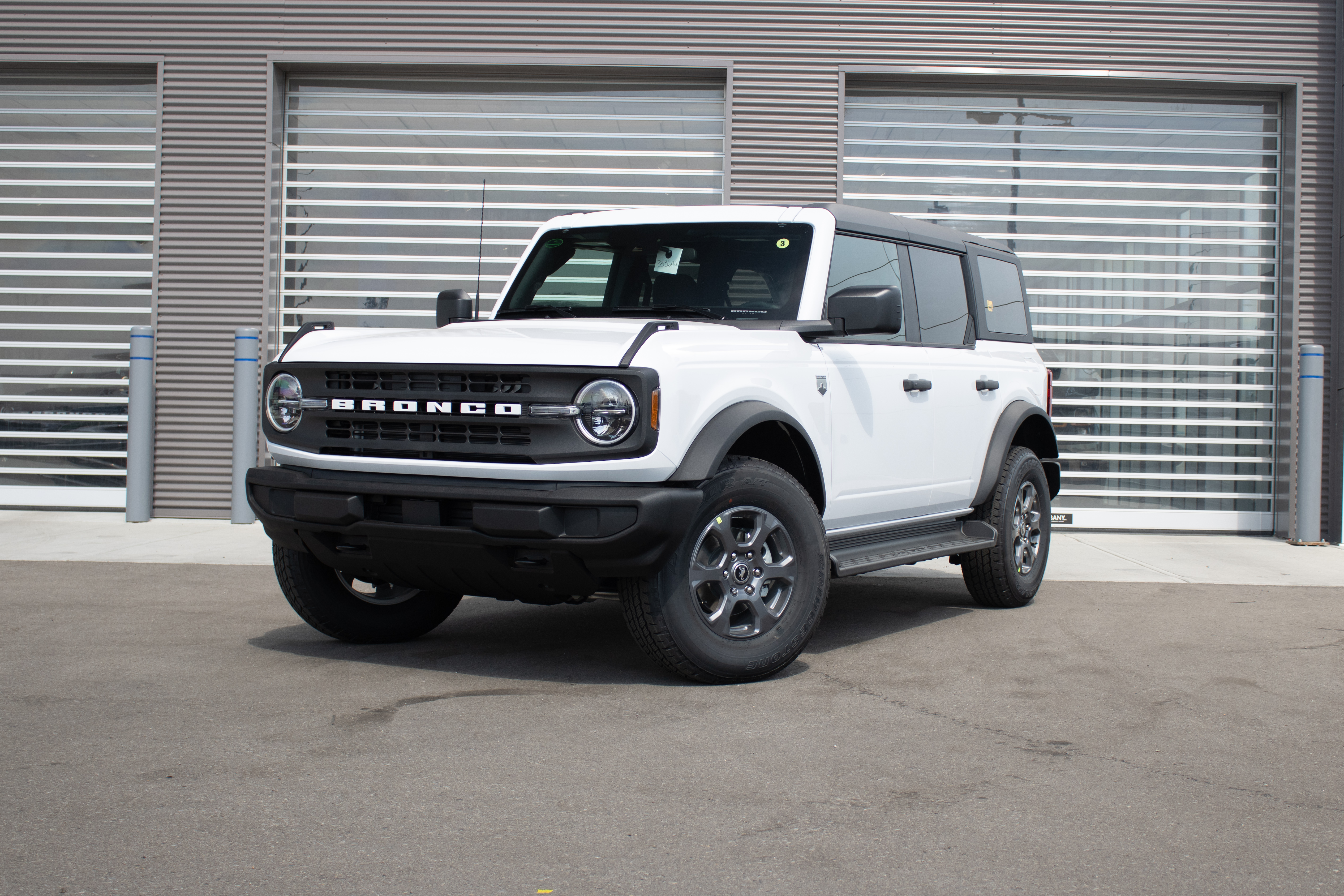 Oxford White 2026 Ford Bronco SUV / Crossover Four-Wheel Drive Automatic