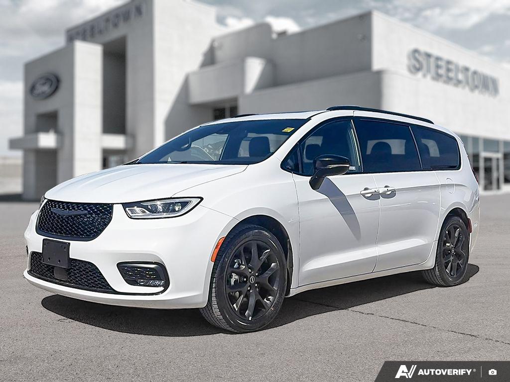 White 2025 Chrysler Pacifica Limited FWD Minivan Front-Wheel Drive Automatic