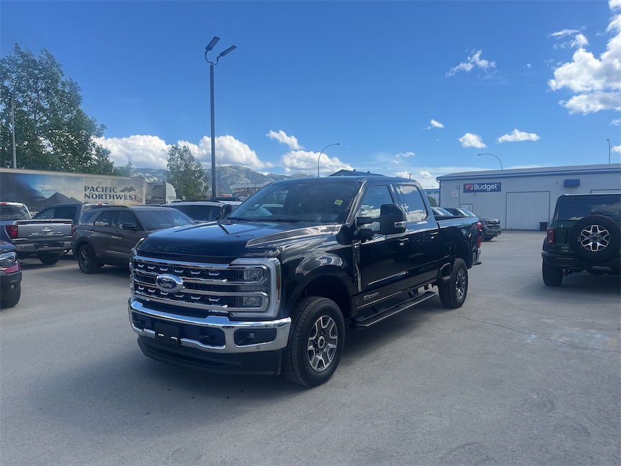 2026 Ford F-350 Super Duty Lariat Crew Cab 4WD