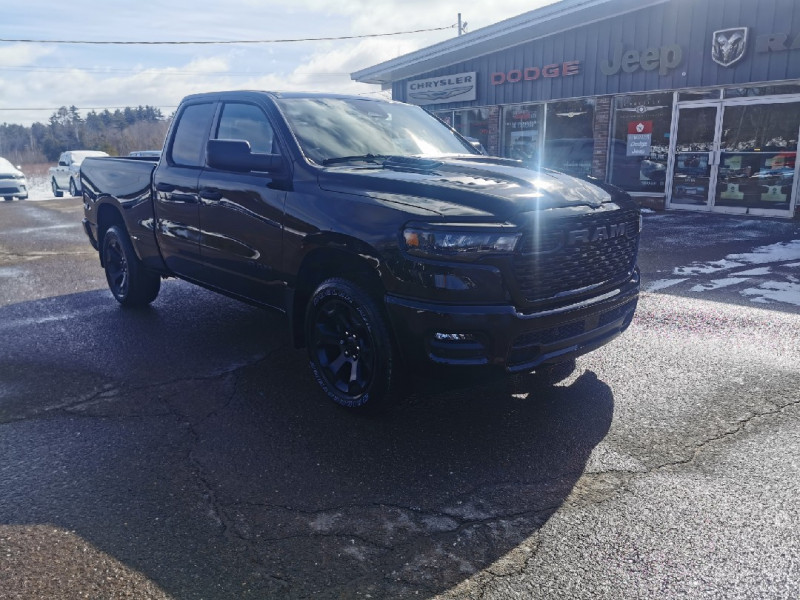 Diamond Black Crystal Pearlcoat 2026 RAM 1500 Express Quad Cab 4WD Pickup Truck Four-Wheel Drive Automatic