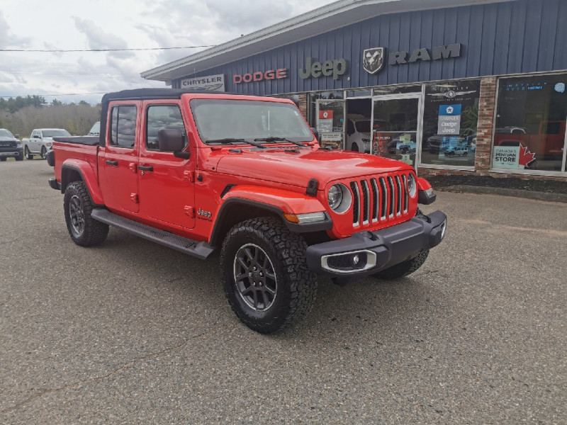 Firecracker Red 2020 Jeep Gladiator Overland Crew Cab 4WD Pickup Truck Four-Wheel Drive Automatic