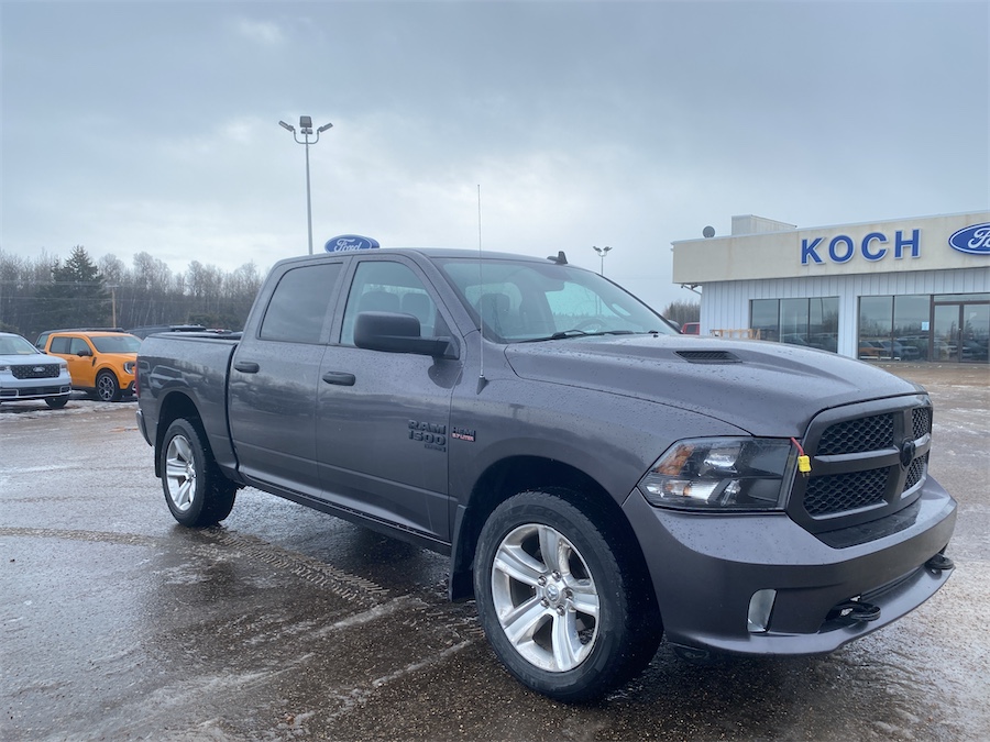 2020 RAM 1500 Classic Express Crew Cab SB 4WD