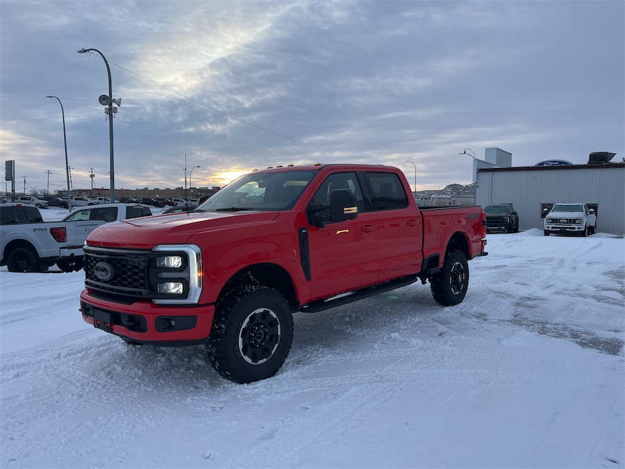 Race Red 2026 Ford F-350 Super Duty XLT Crew Cab 4WD Pickup Truck Four-Wheel Drive Automatic