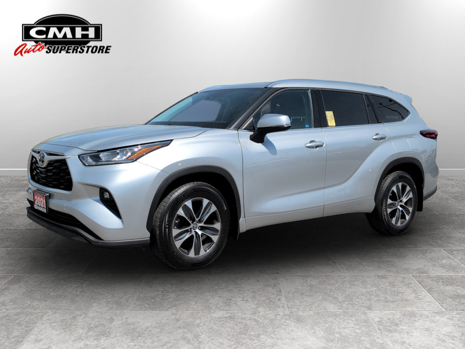 Celestial Silver Metallic 2021 Toyota Highlander XLE AWD SUV / Crossover All-Wheel Drive Automatic