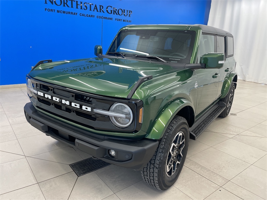 Eruption Green Metallic 2025 Ford Bronco Outer Banks 4-Door 4WD SUV / Crossover Four-Wheel Drive Automatic