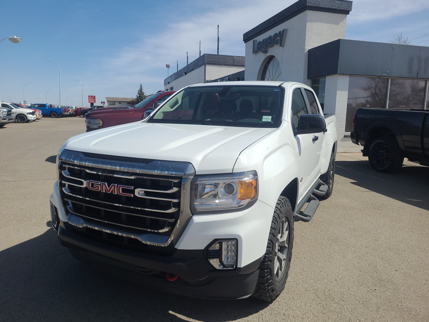 GMC Canyon AT4 Crew Cab 4WD with Cloth 2022