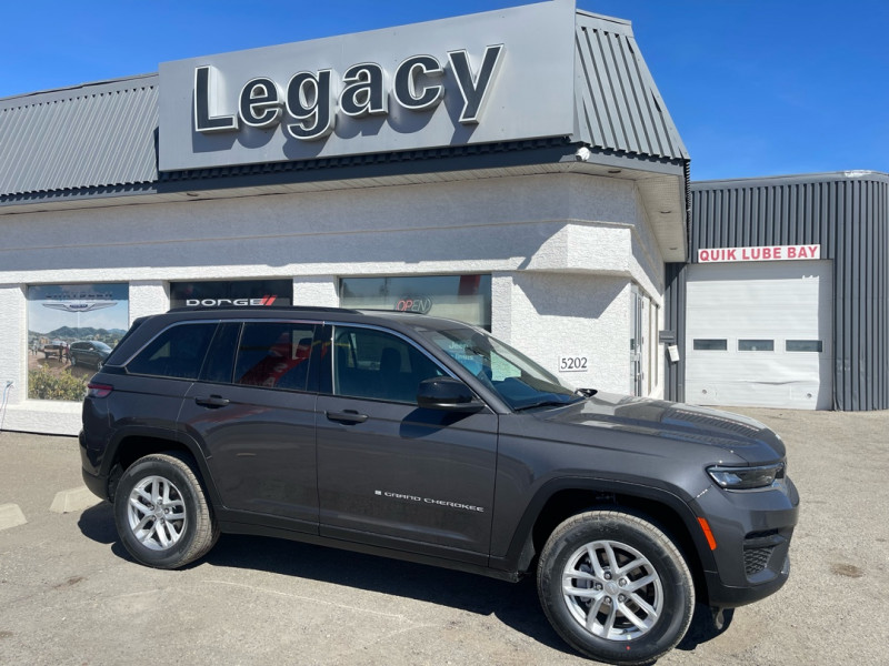 Gray (Baltic Grey Metallic) 2026 Jeep Grand Cherokee SUV / Crossover Four-Wheel Drive Automatic