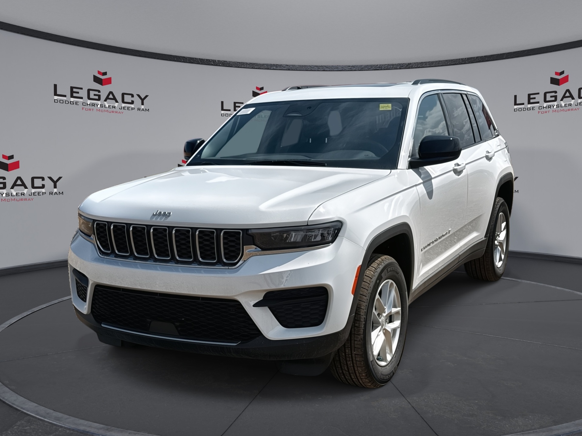 Bright White 2026 Jeep Grand Cherokee SUV / Crossover Four-Wheel Drive Automatic