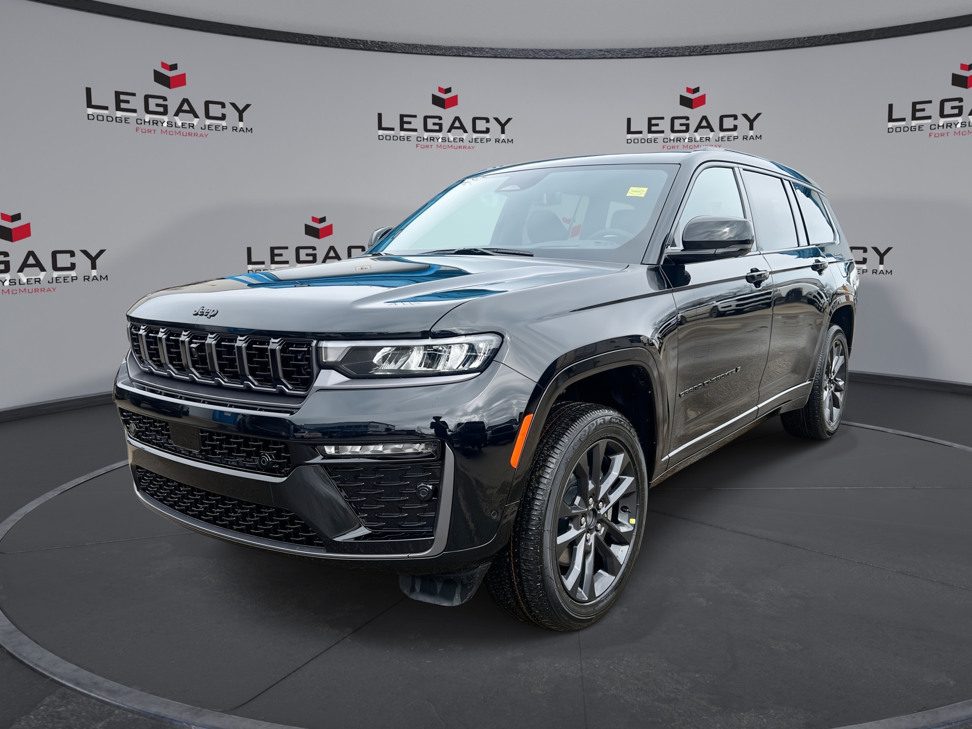Diamond Black Crystal Pearlcoat 2026 Jeep Grand Cherokee L SUV / Crossover Four-Wheel Drive Automatic