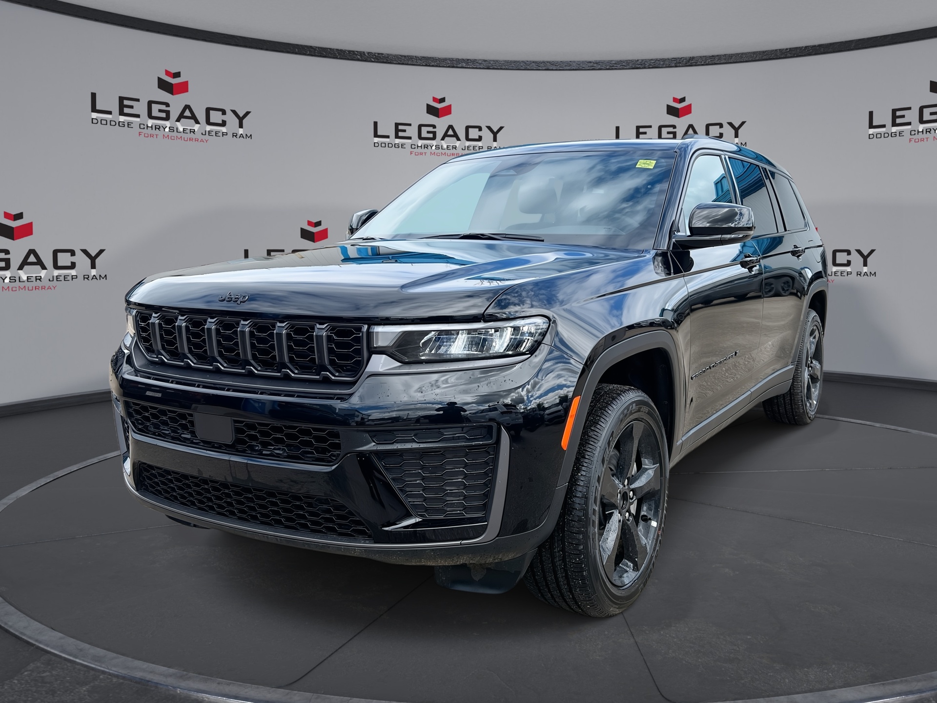 Diamond Black Crystal Pearlcoat 2026 Jeep Grand Cherokee L SUV / Crossover  Automatic