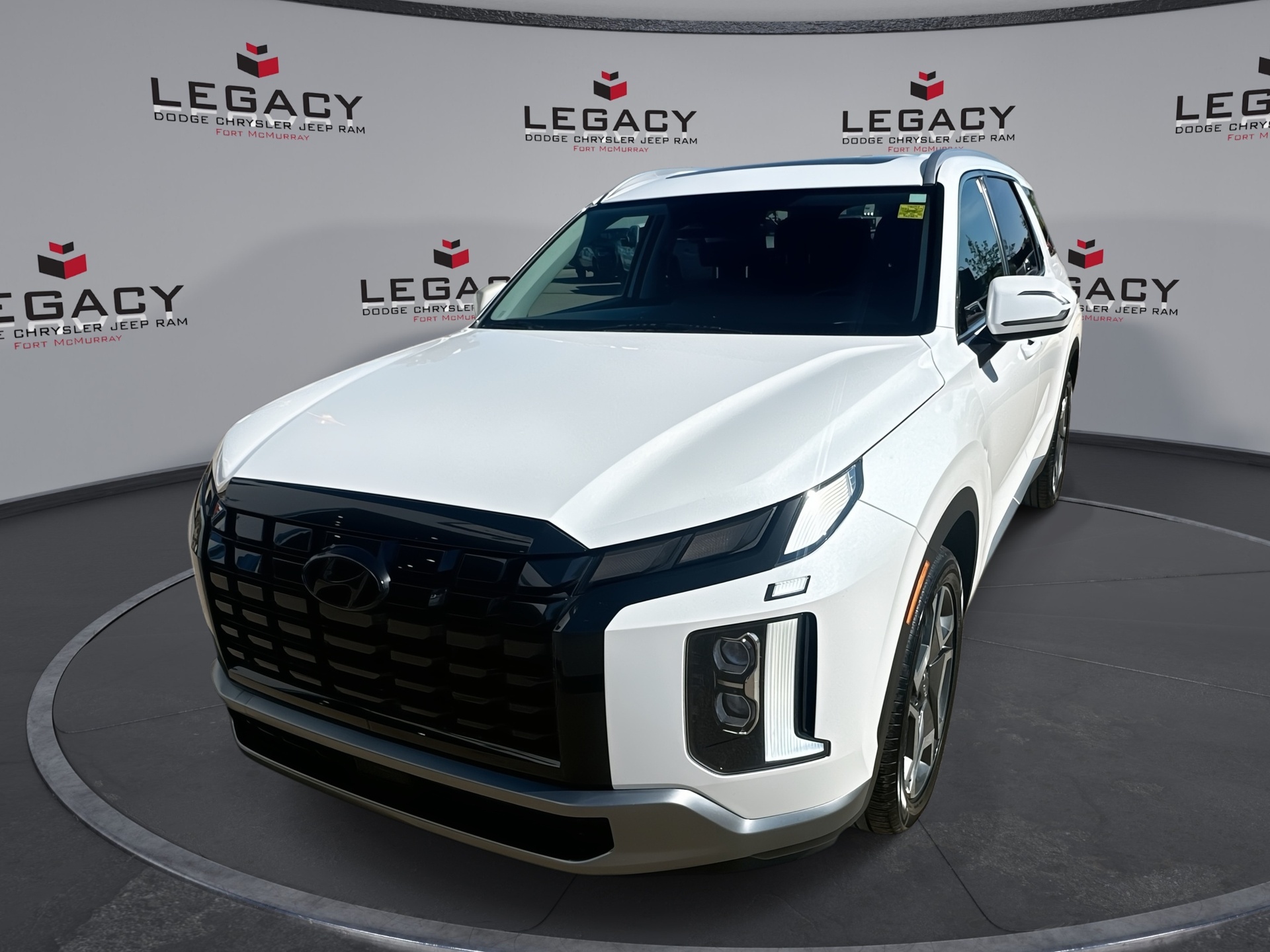 Hyper White 2024 Hyundai Palisade SUV / Crossover  Automatic