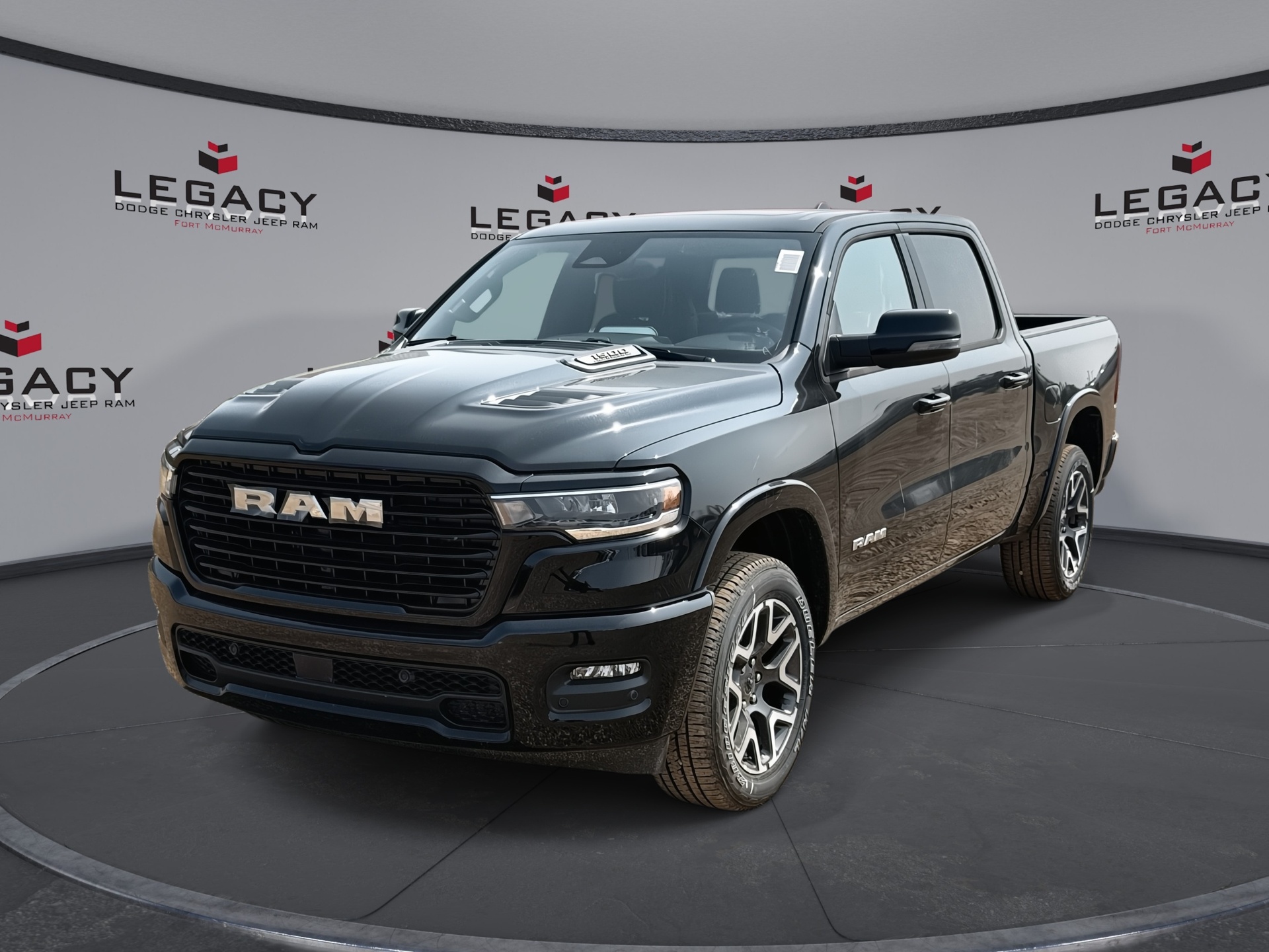 Diamond Black Crystal Pearlcoat 2026 RAM 1500 Pickup Truck Four-Wheel Drive Automatic