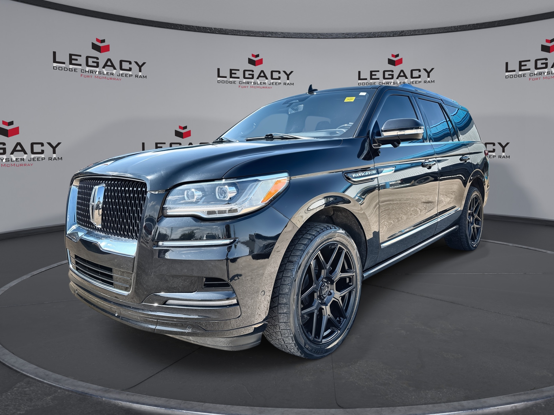 Infinite Black Metallic 2022 Lincoln Navigator SUV / Crossover Four-Wheel Drive Automatic