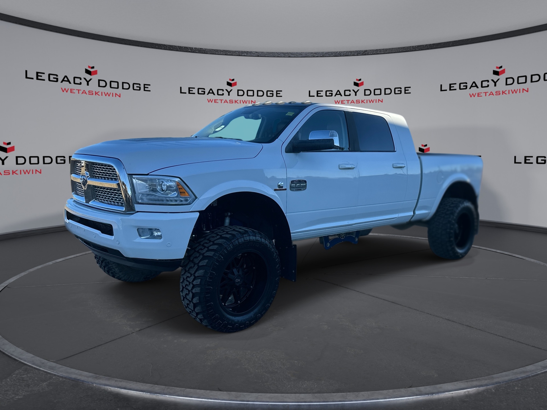 RAM 3500 Laramie Longhorn Mega Cab 4WD 2017