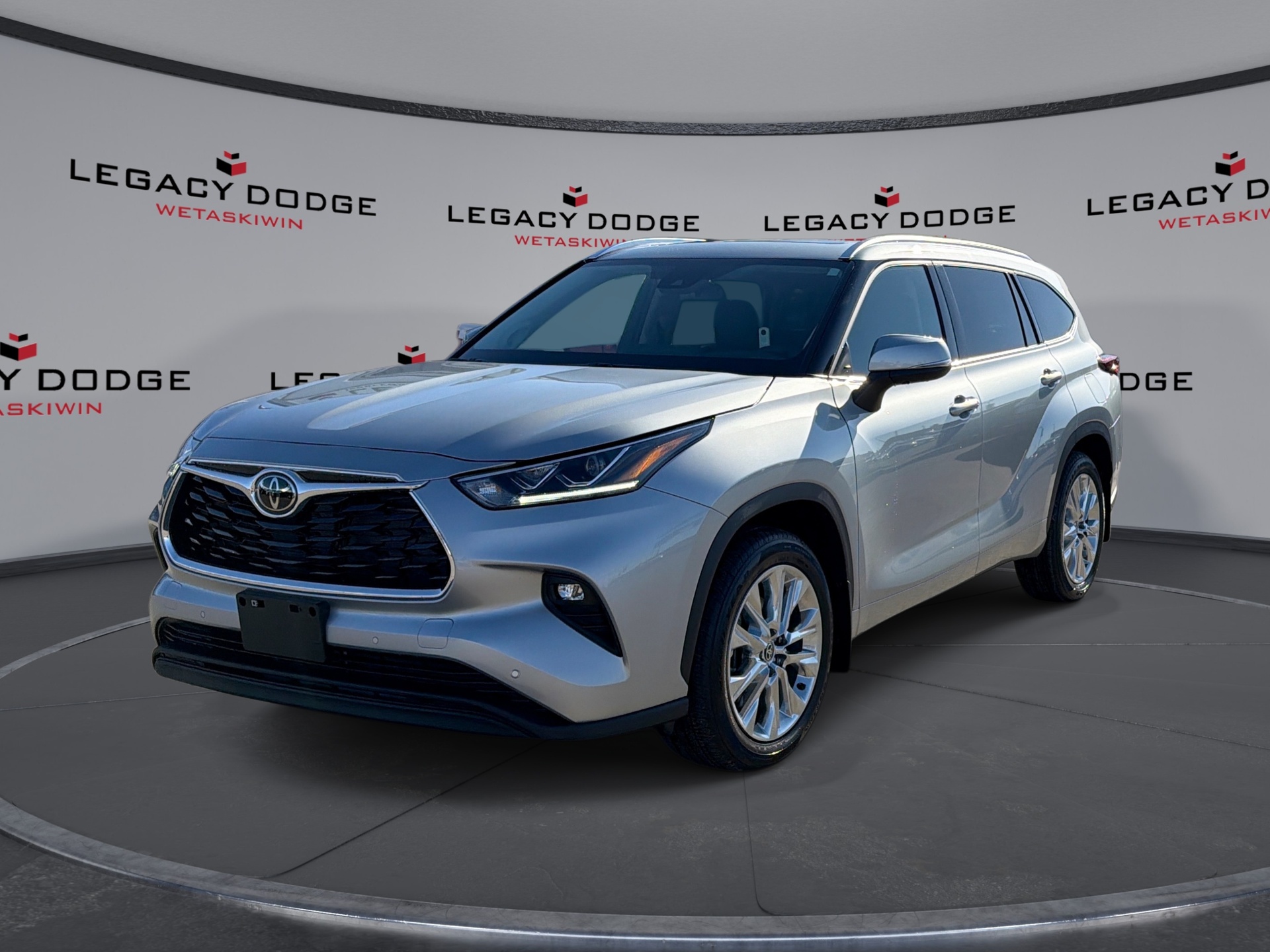 Celestial Silver Metallic 2025 Toyota Highlander SUV / Crossover All-Wheel Drive Automatic