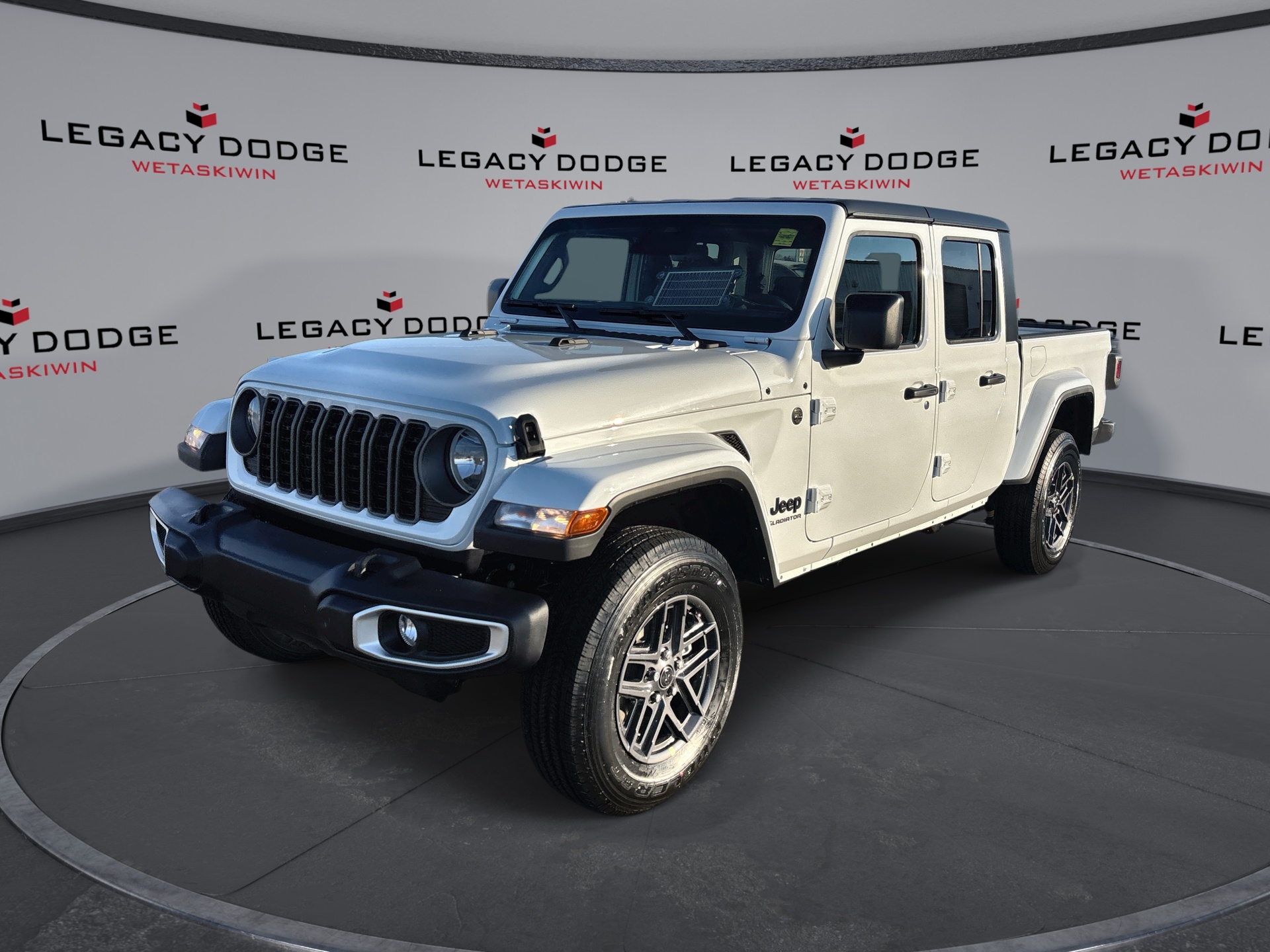 Bright White 2026 Jeep Gladiator Sport S Crew Cab 4WD Pickup Truck Four-Wheel Drive Automatic