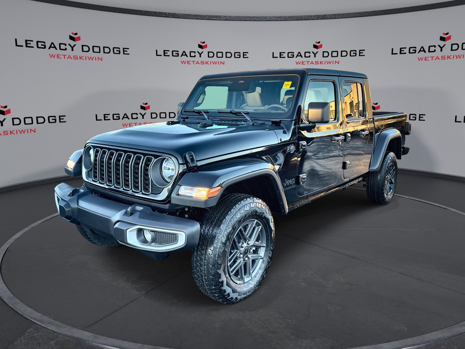 Black Clear Coat 2026 Jeep Gladiator Sport S Crew Cab 4WD Pickup Truck Four-Wheel Drive Automatic