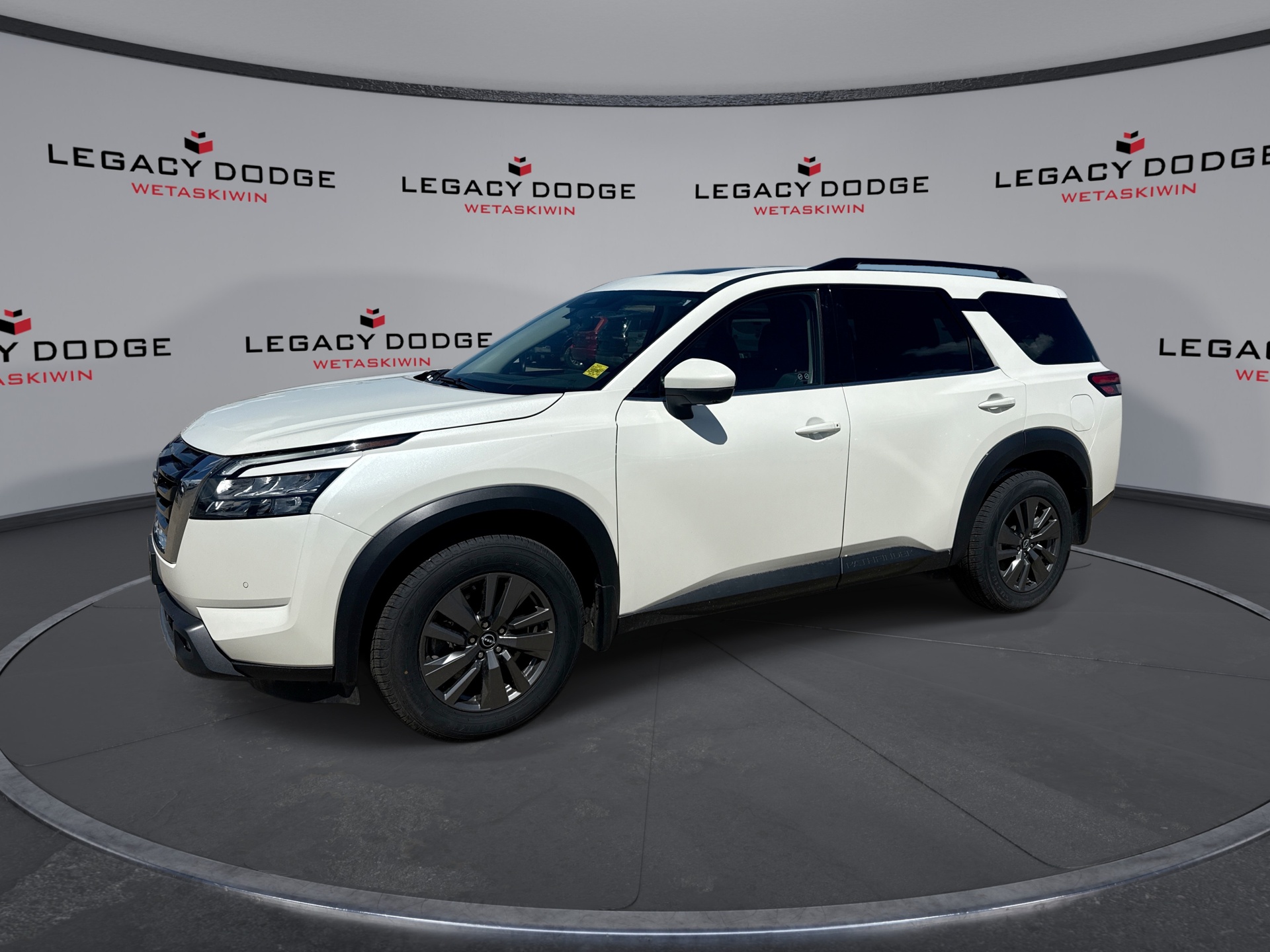 Pearl White Tricoat 2024 Nissan Pathfinder SUV / Crossover All-Wheel Drive 9-Speed Automatic