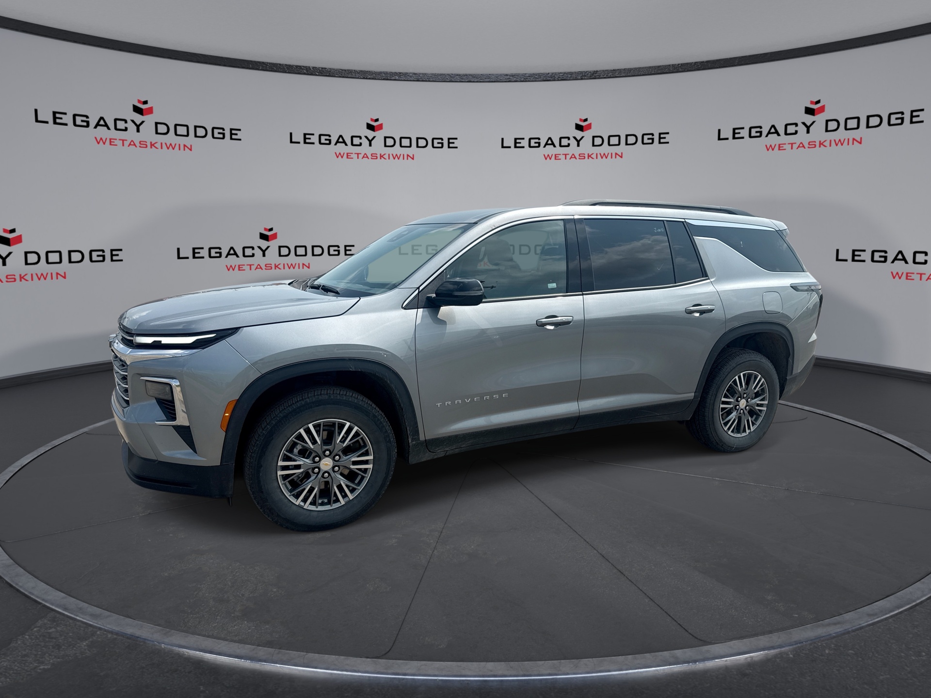 Sterling Gray Metallic 2026 Chevrolet Traverse SUV / Crossover Four-Wheel Drive Automatic