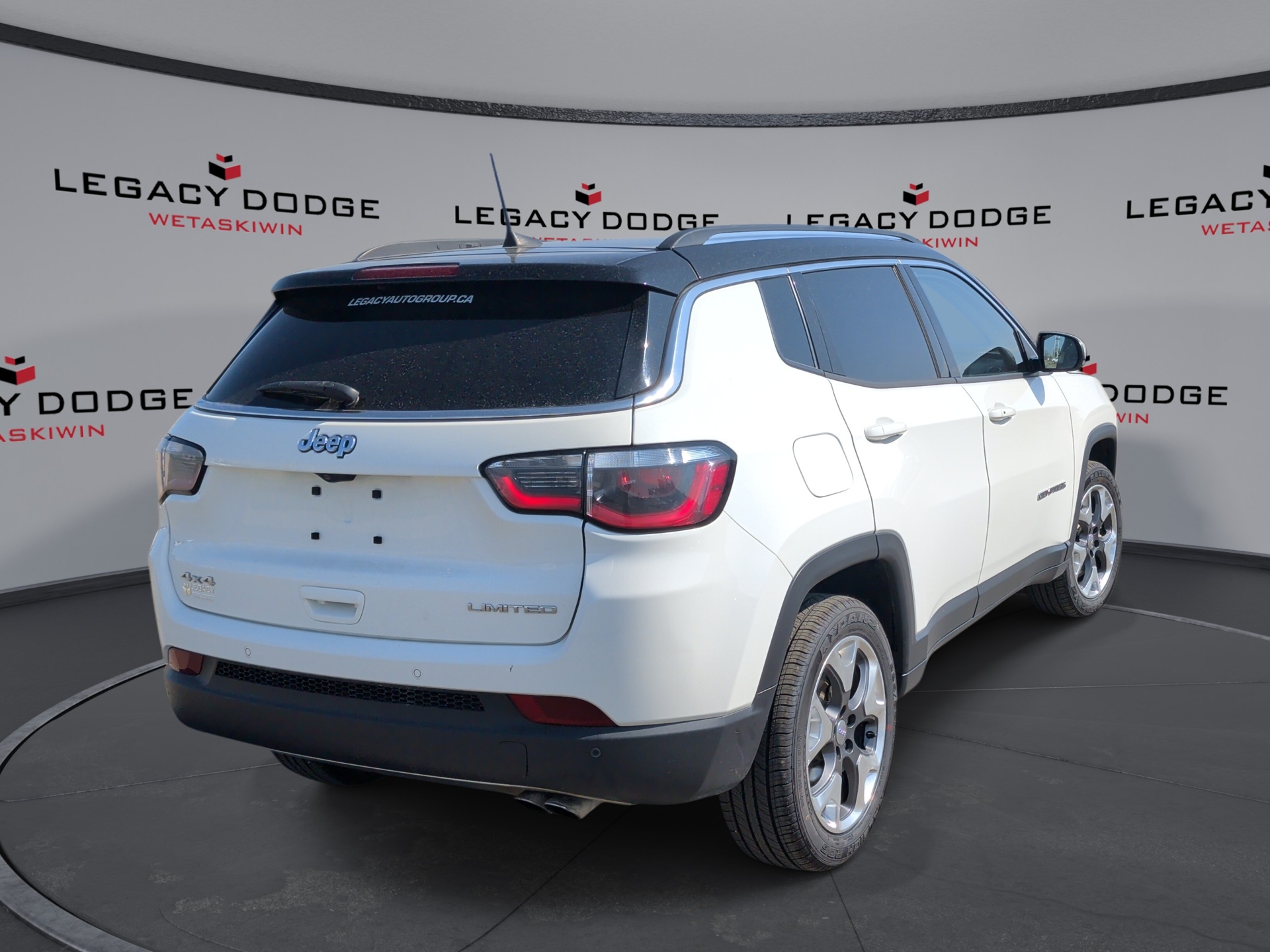White Clearcoat 2018 Jeep Compass SUV / Crossover Four-Wheel Drive 9-Speed Automatic