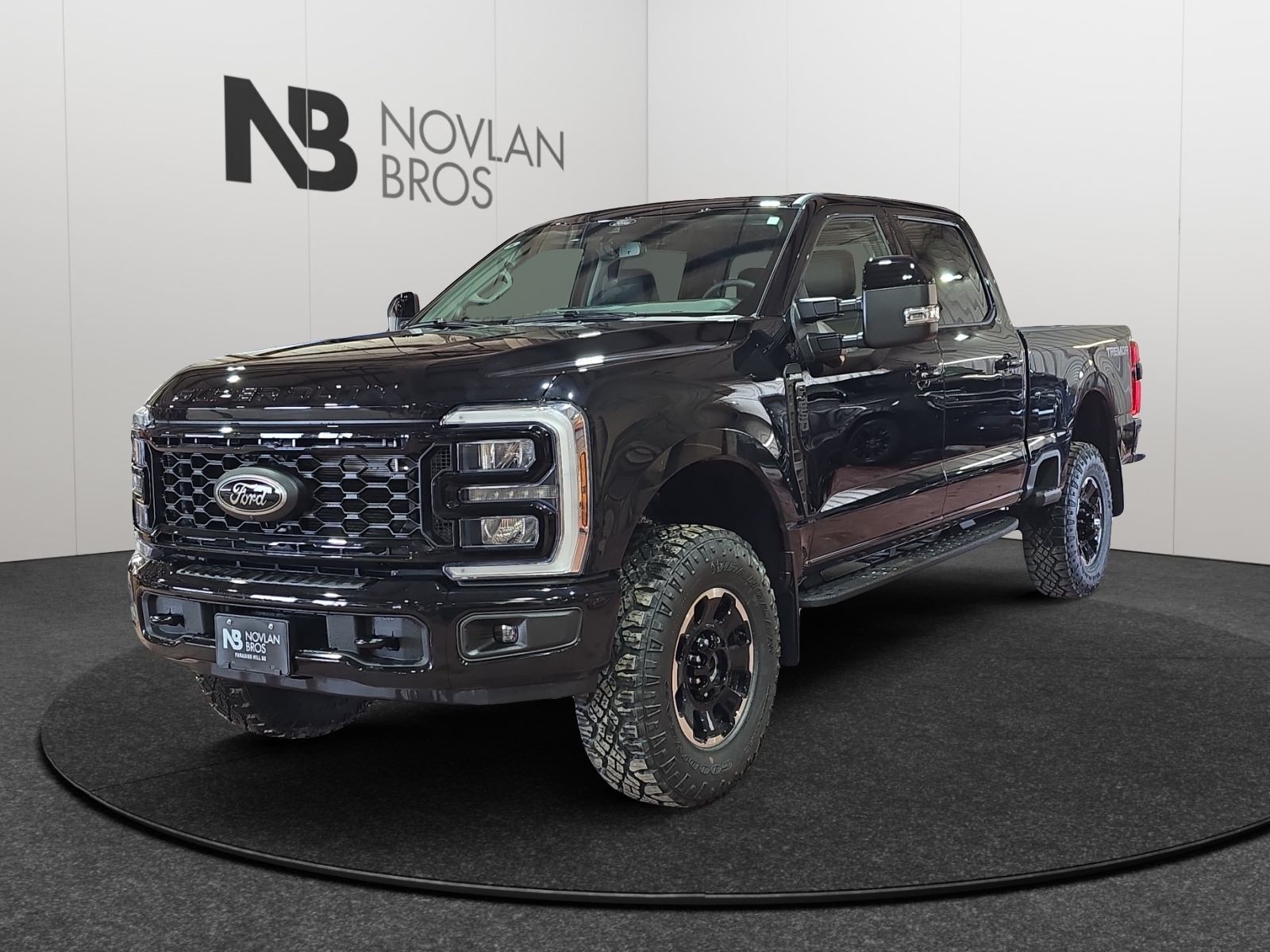 Agate Black Metallic 2026 Ford F-250 Super Duty Pickup Truck Four-Wheel Drive Automatic