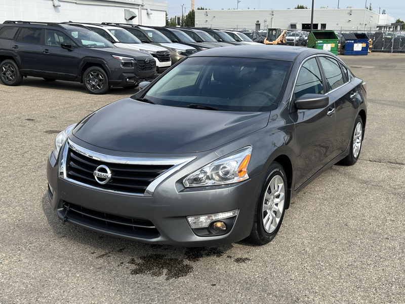 Gray 2015 Nissan Altima Sedan Front-Wheel Drive Continuously Variable Transmission