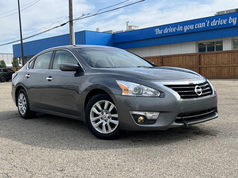 Gray 2015 Nissan Altima Sedan Front-Wheel Drive Continuously Variable Transmission