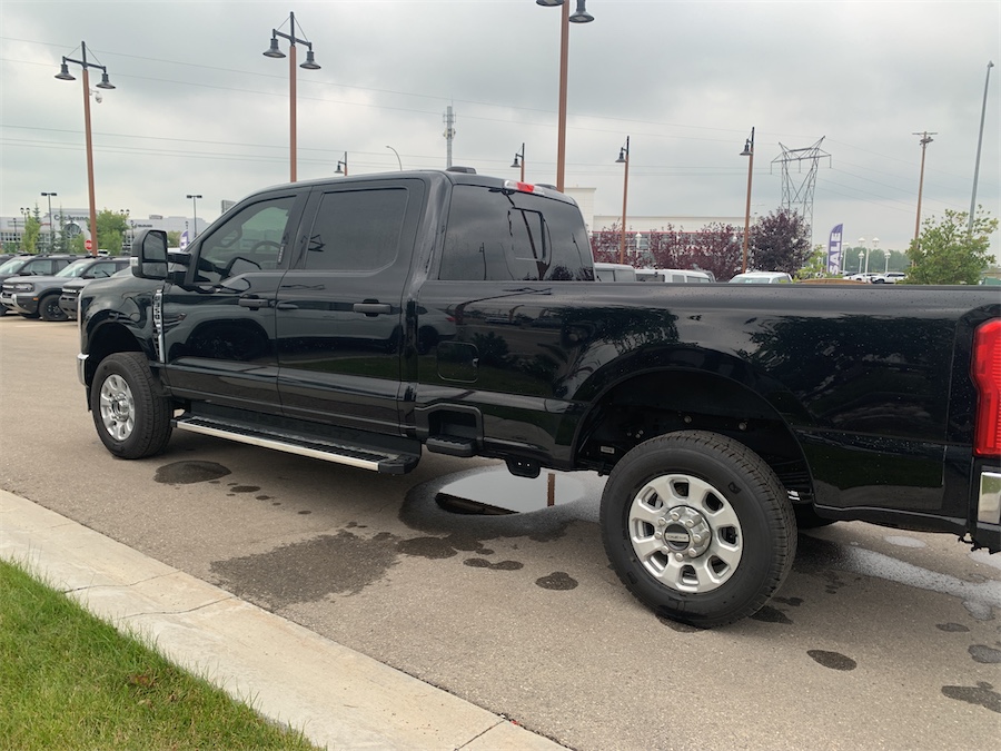 2023 Ford F-350 Super Duty XLT Crew Cab 4WD