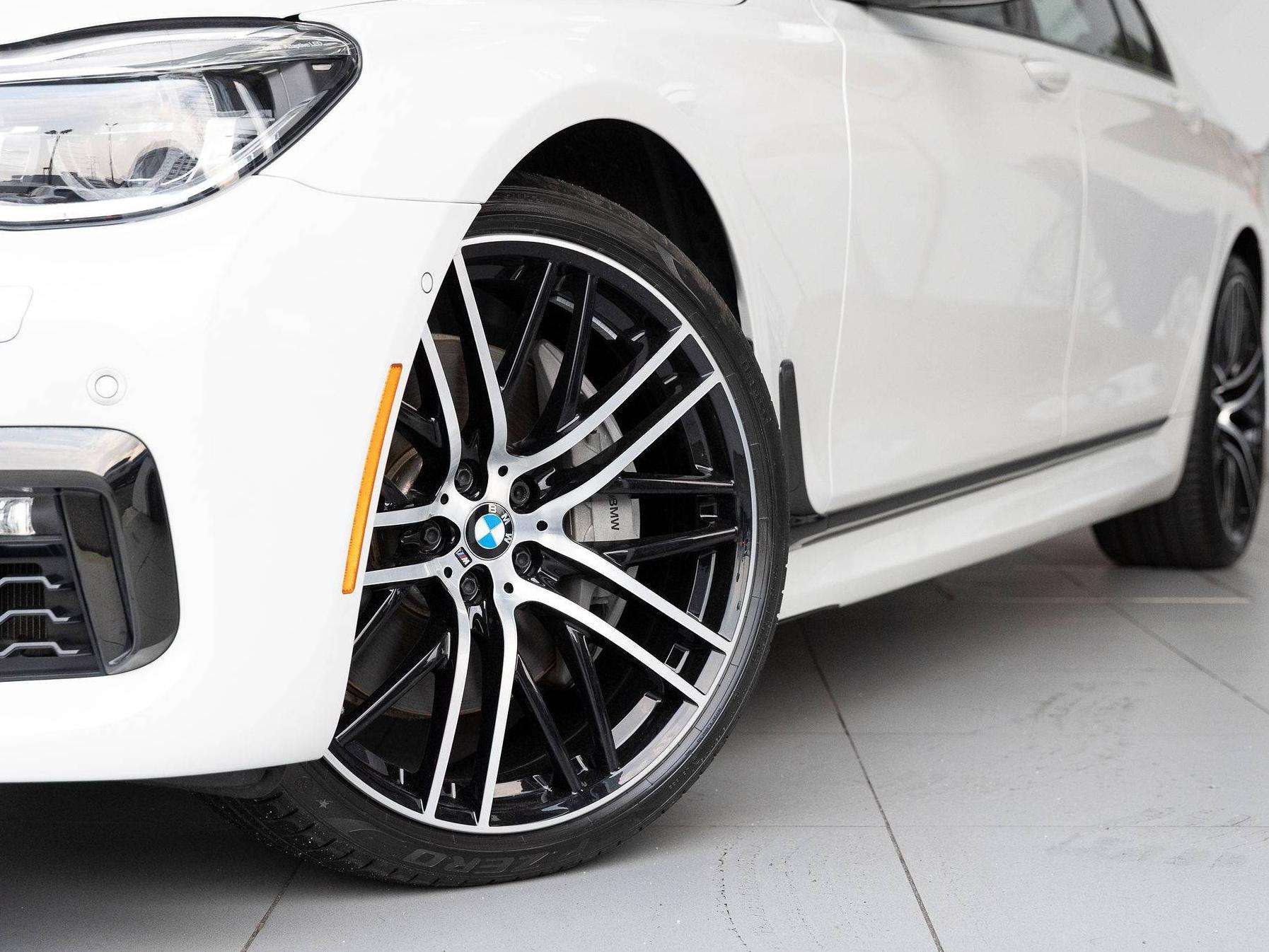 White Metallic 2019 BMW 7 Series Sedan All-Wheel Drive Automatic