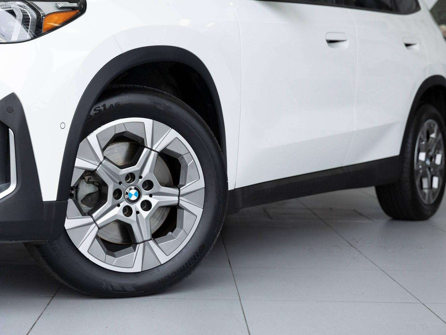 Alpine White 2023 BMW X1 SUV / Crossover All-Wheel Drive Automatic