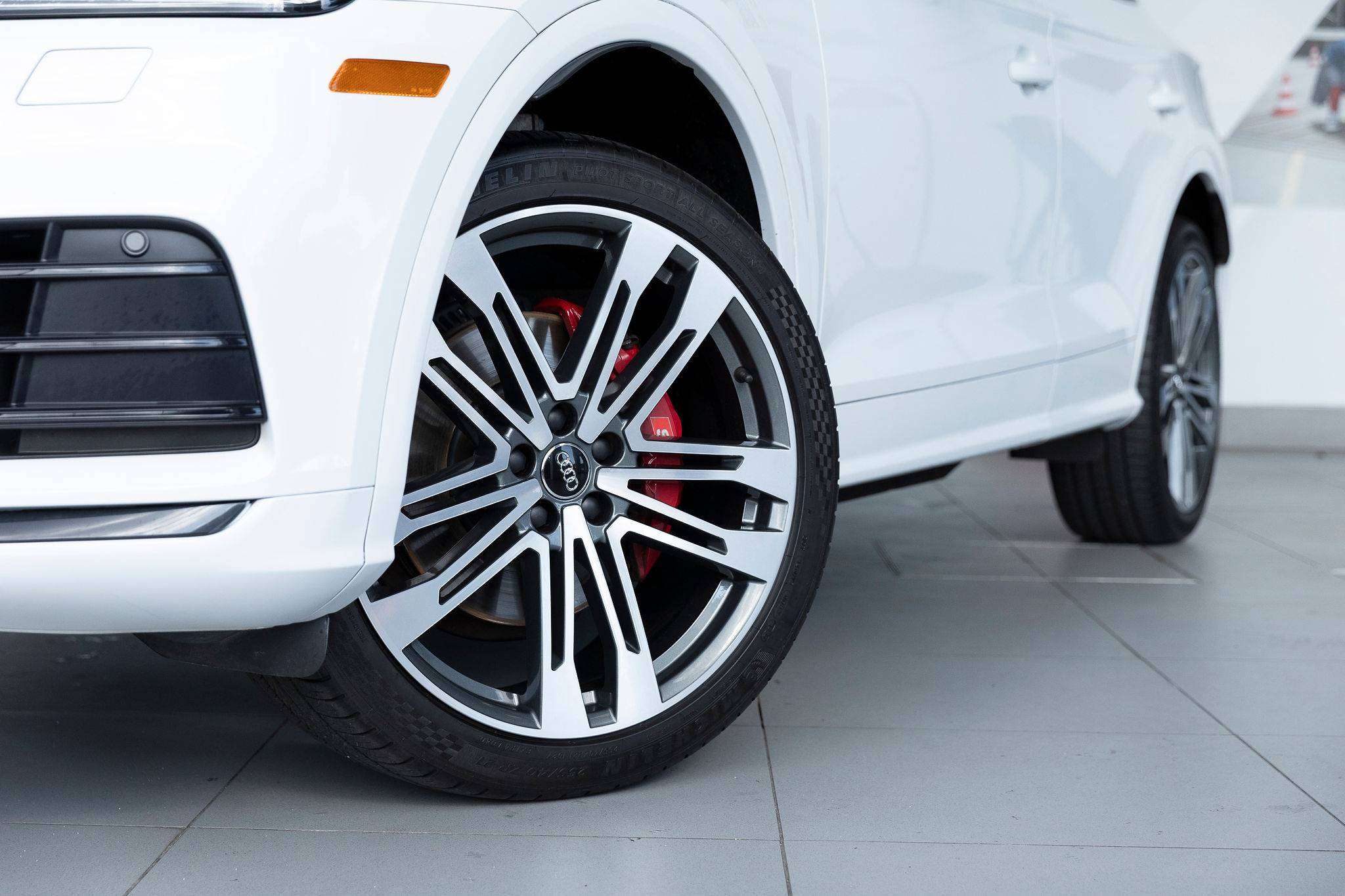 Glacier White Metallic 2019 Audi SQ5 SUV / Crossover  Automatic