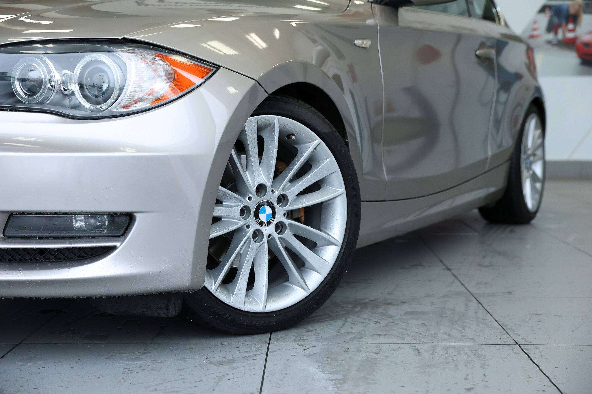 Silver Metallic 2009 BMW 1 Series Coupe Rear-Wheel Drive Automatic