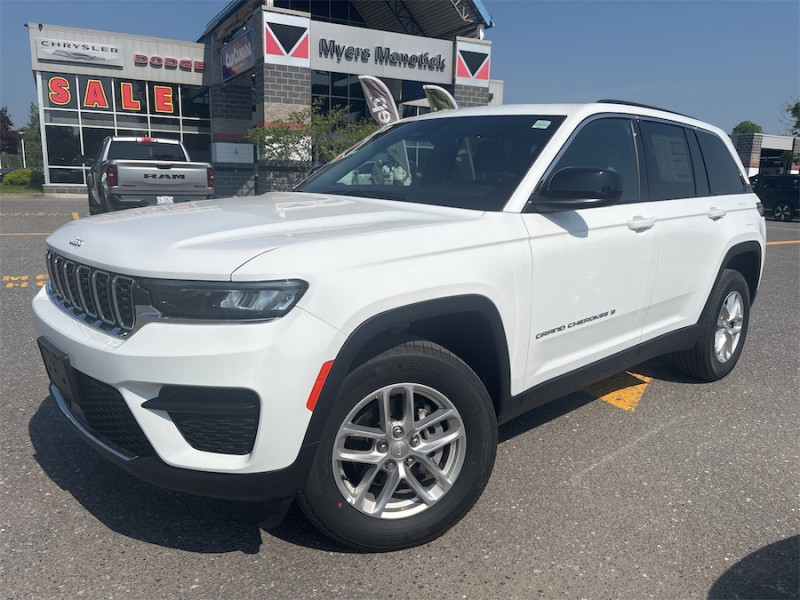Jeep Grand Cherokee Laredo 4WD 2025