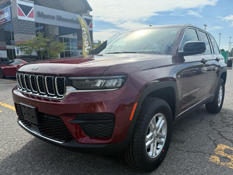 Jeep Grand Cherokee Laredo 4WD 2025