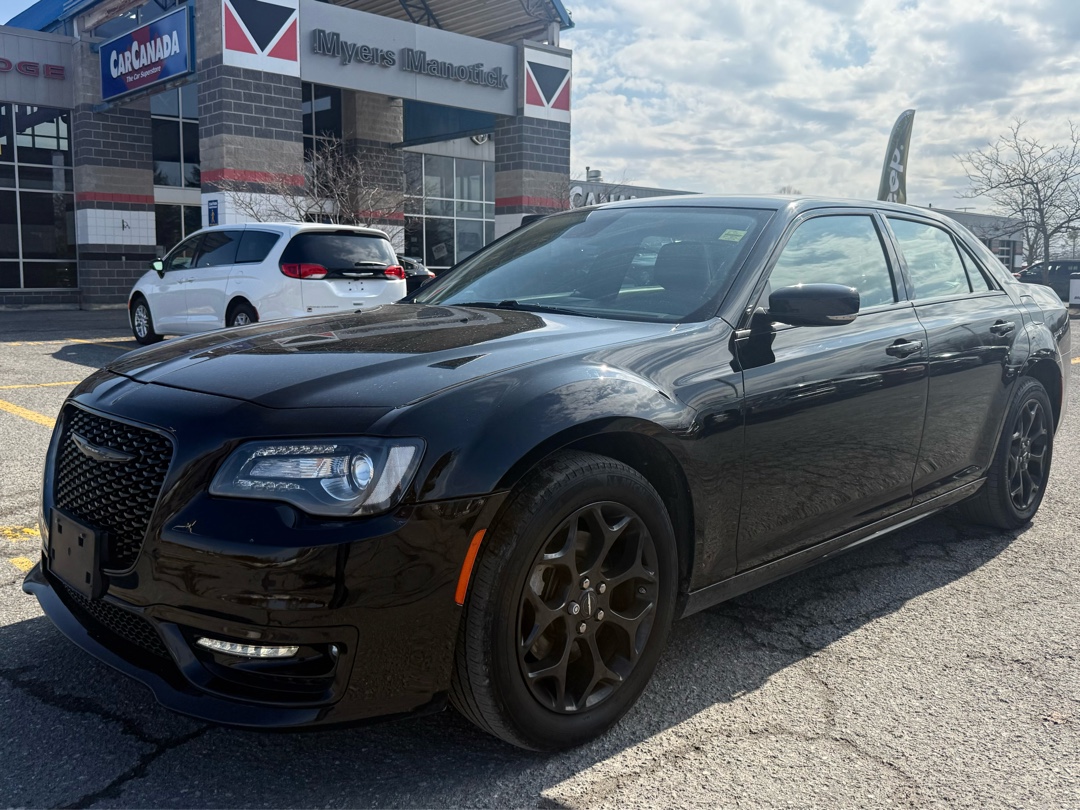 2023 Chrysler 300 Touring L AWD