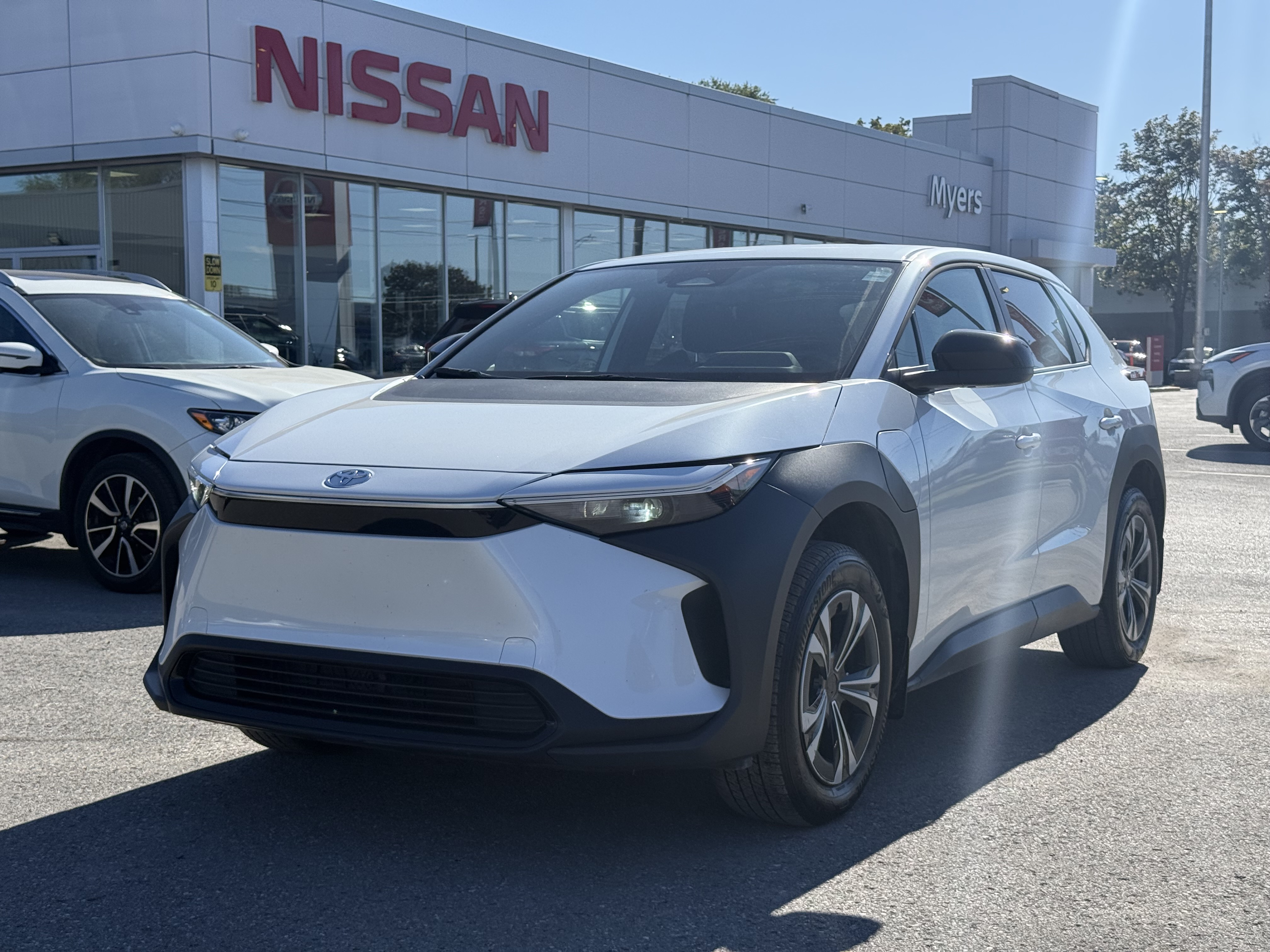 White (Wind Chill Pearl) 2023 Toyota bZ4X SUV / Crossover Automatic