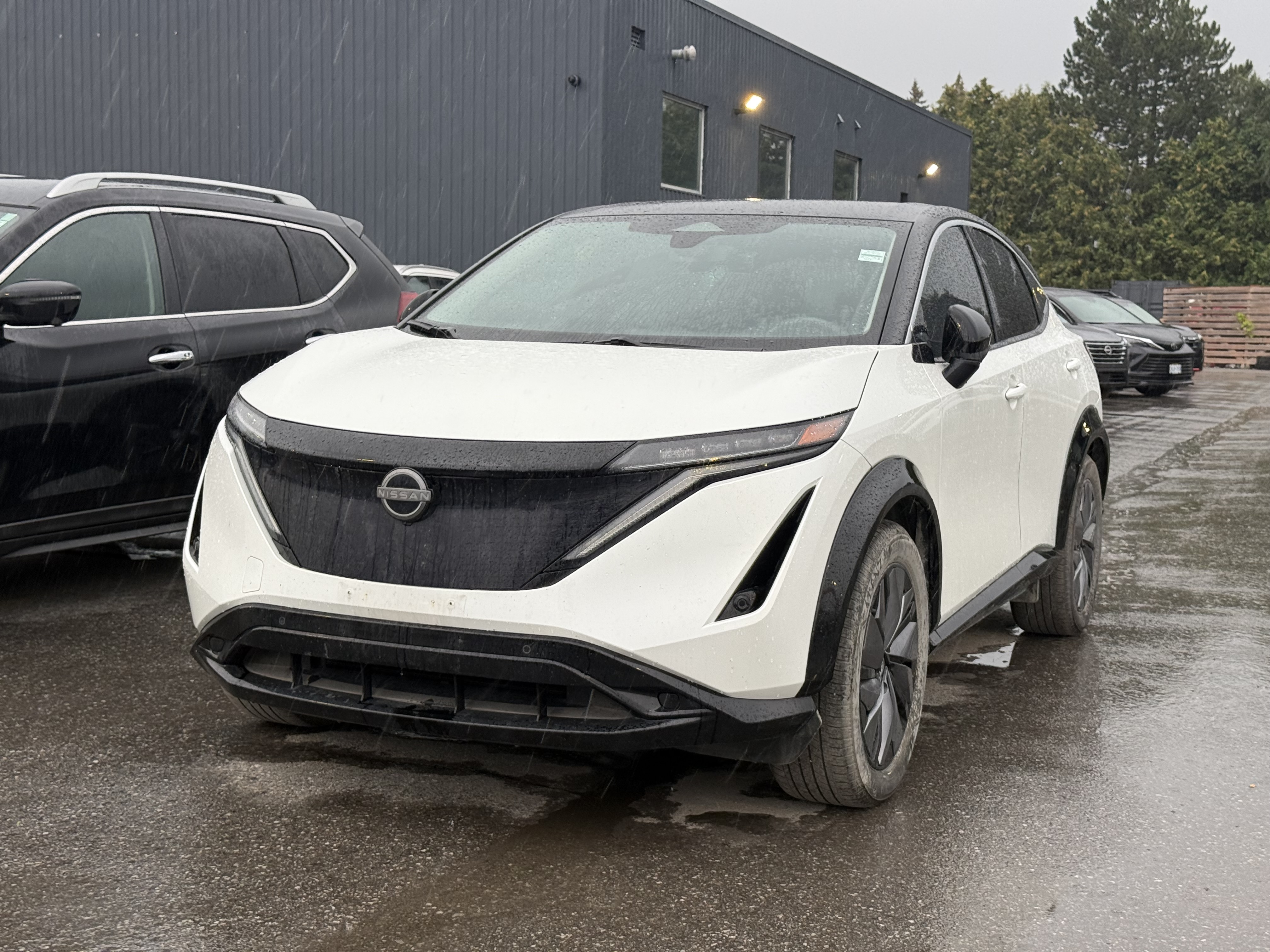 White 2023 Nissan Ariya SUV / Crossover Front-Wheel Drive Automatic