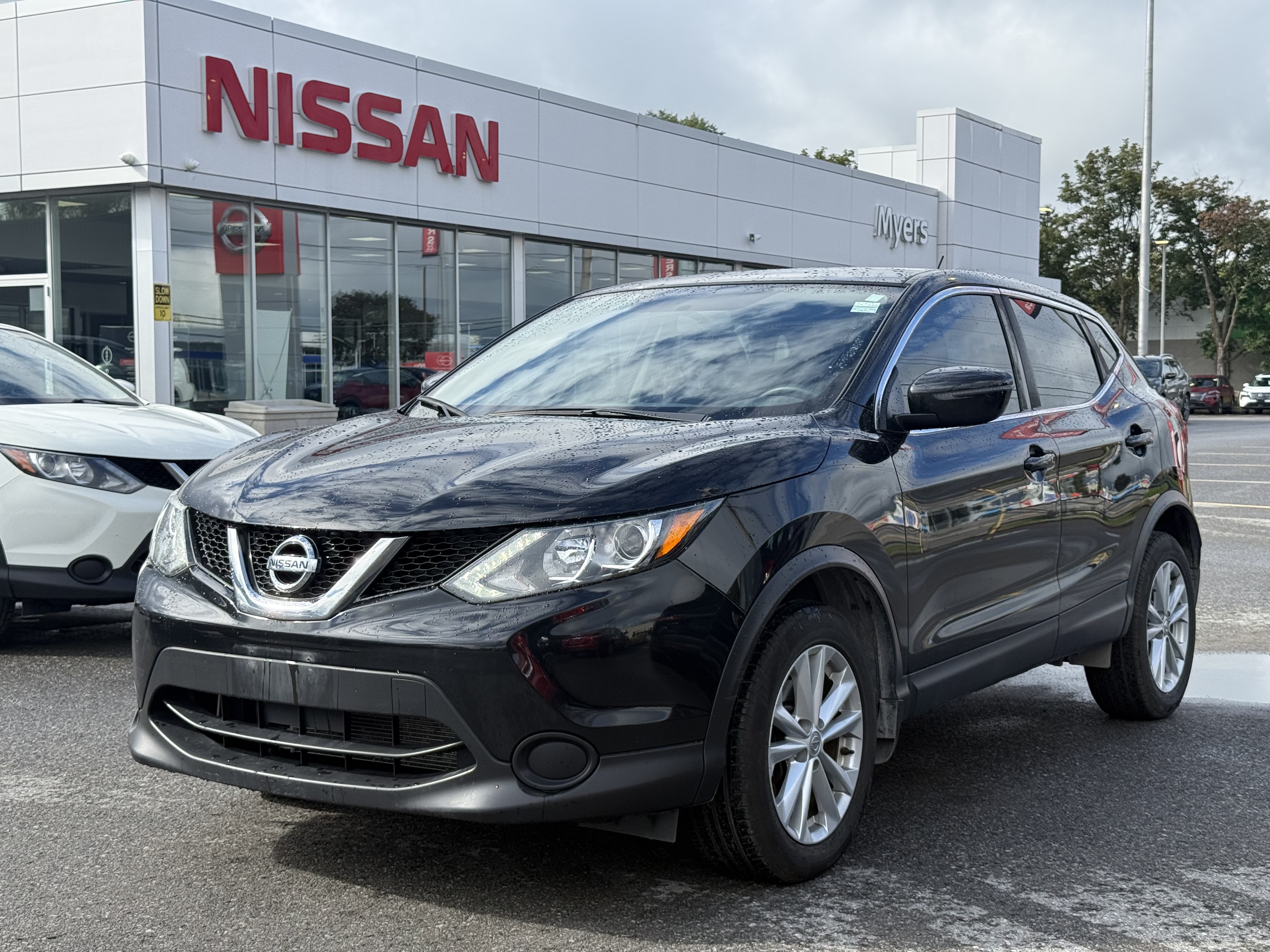 Black 2017 Nissan Qashqai SUV / Crossover Automatic