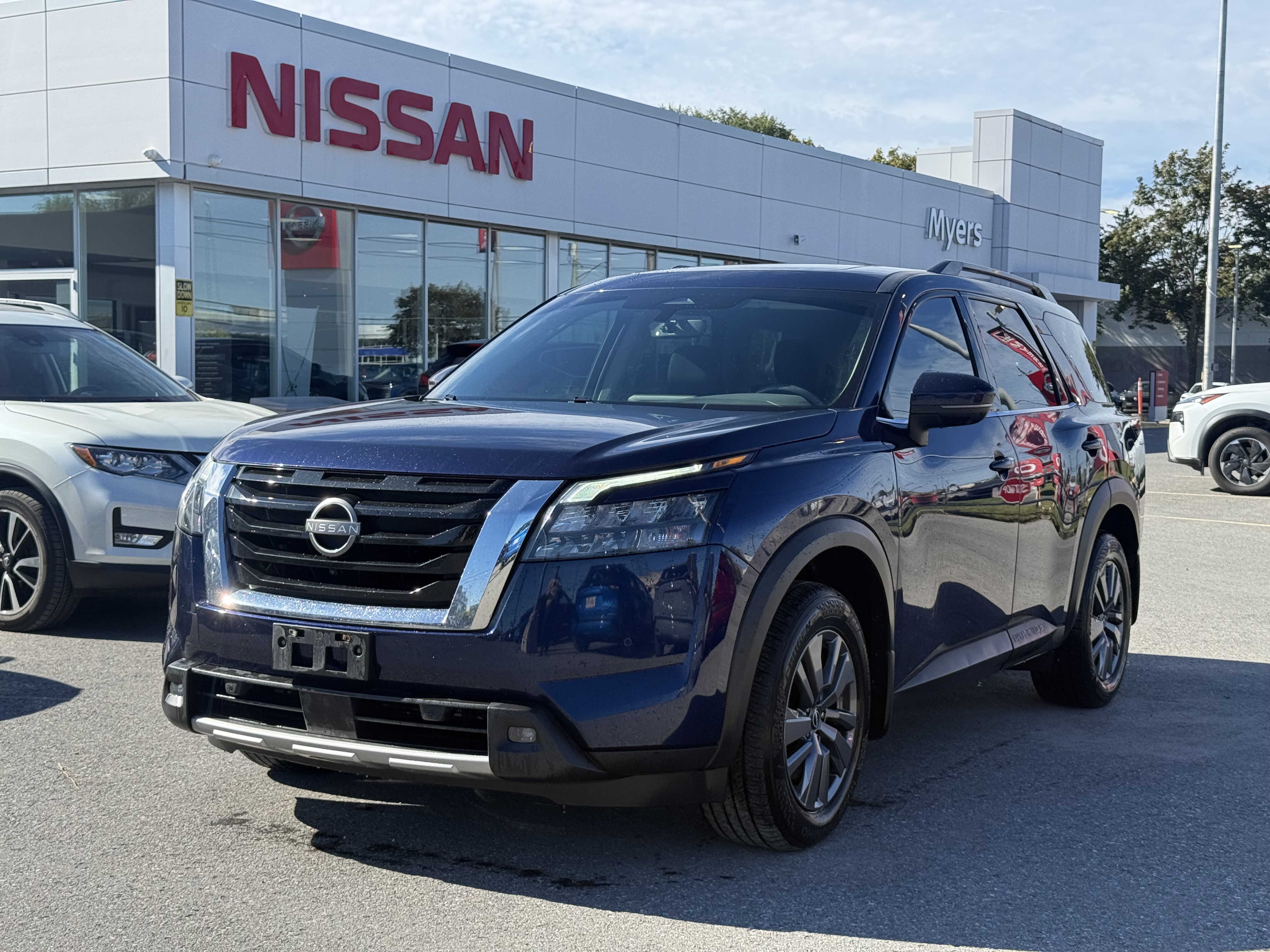  2023 Nissan Pathfinder SUV / Crossover All-Wheel Drive Automatic