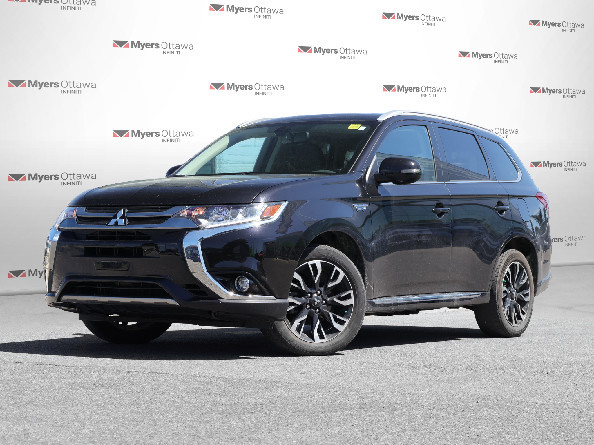 Labrador Black 2018 Mitsubishi Outlander Hybrid Plug-in SE S-AWC SUV / Crossover Automatic