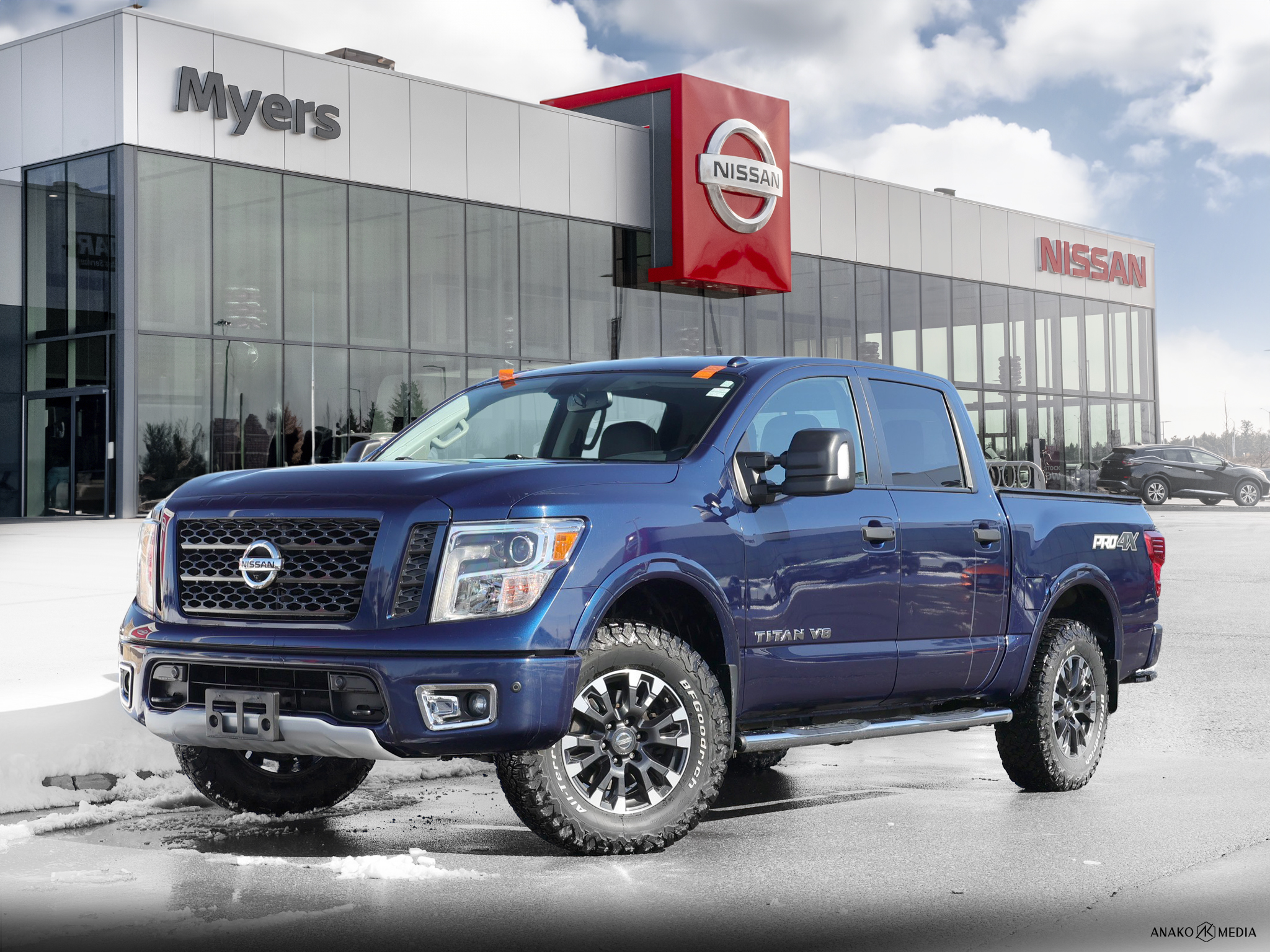 Nissan Titan PRO-4X Crew Cab 4WD