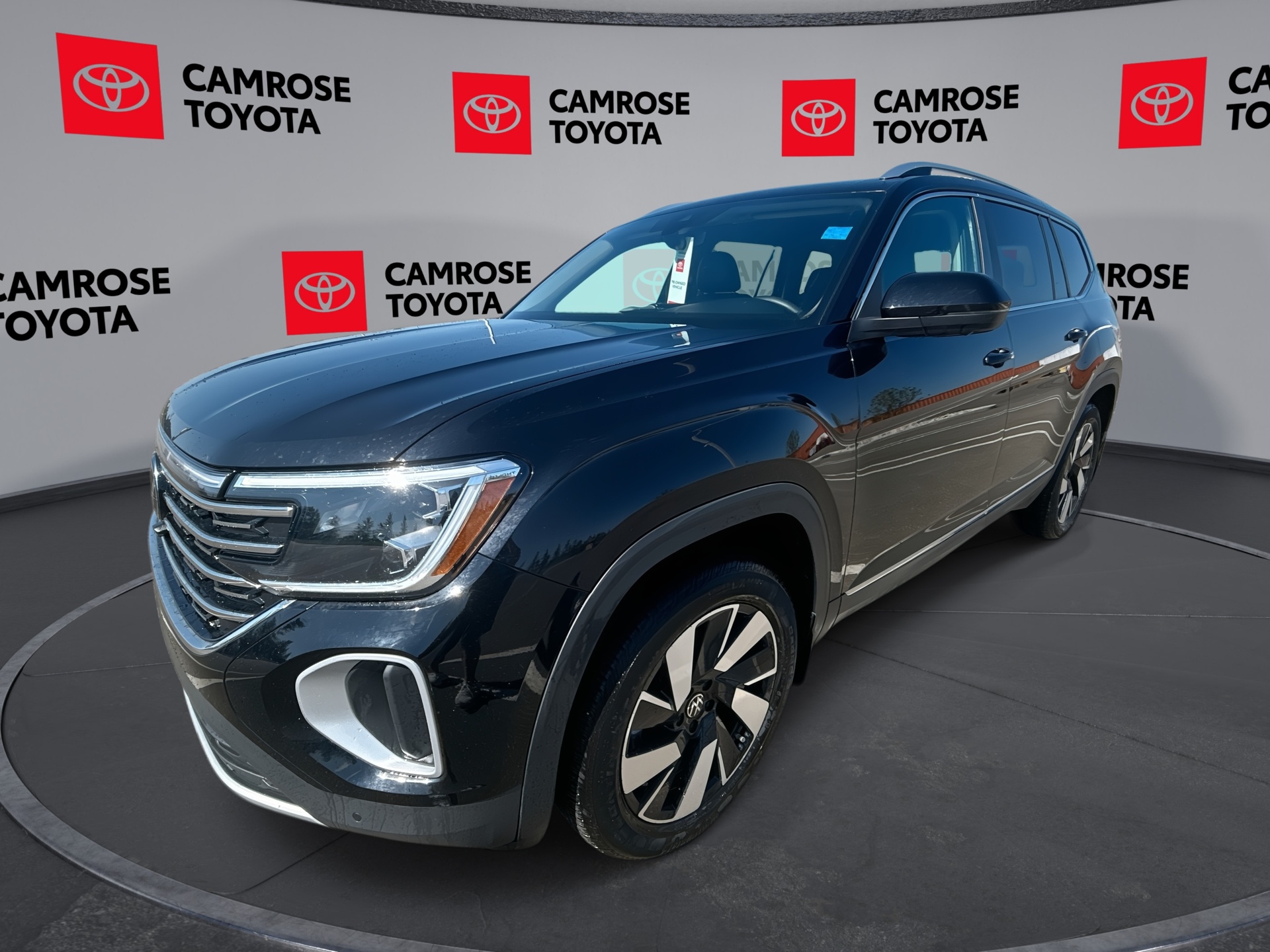 Black 2025 Volkswagen Atlas SUV / Crossover Automatic