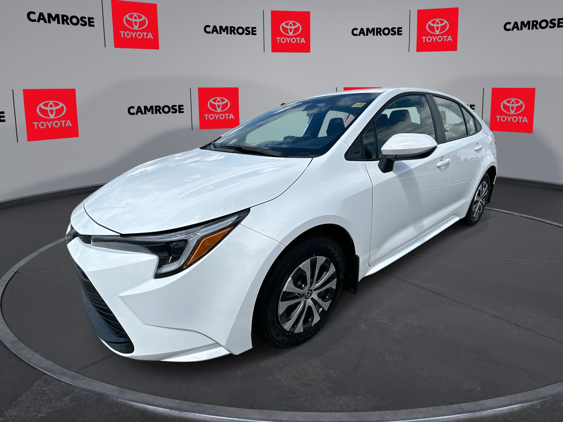 Whi 2026 Toyota Corolla Hybrid Sedan Front-Wheel Drive Automatic