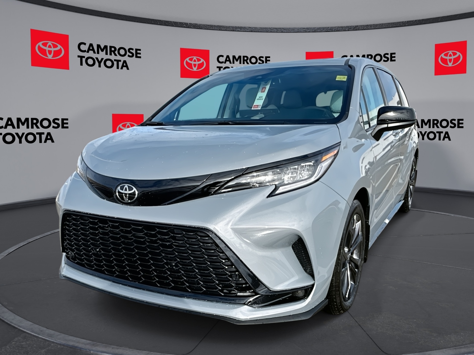 Gry 2026 Toyota Sienna Minivan Front-Wheel Drive Automatic