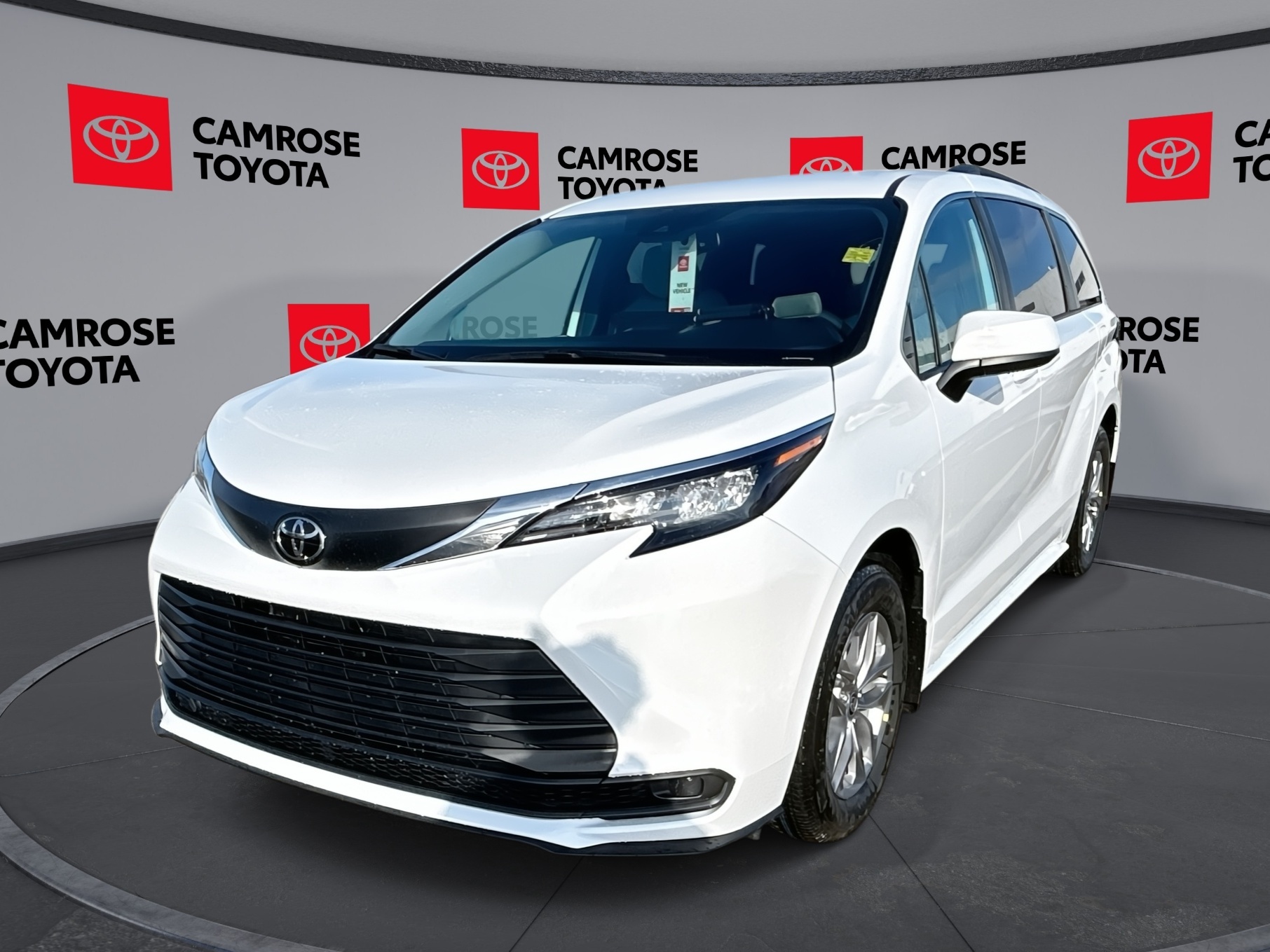 Whi 2026 Toyota Sienna Minivan Front-Wheel Drive Automatic